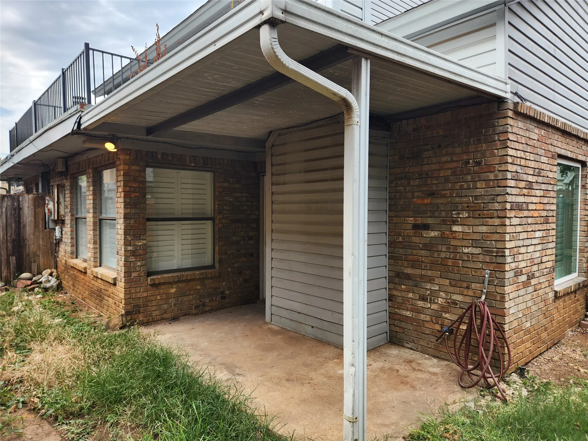 Single Family Residence For Rent in Tarrant County , 1425 Palmnold Circle W, Fort Worth, Texas 76120, 3 Bedroom, 3 Bathroom, 2 Garage spaces, 1,781 Sqft, built in 1981, mls#21370972, Real Estate Agent in Fort Worth, Homes For Rent in Tarrant county, Homes For Rent in Fort Worth, Realtor in Fort Worth Texas, Real Estate Brokerage Independent Realty Texas, Luminita Cordes Realtor