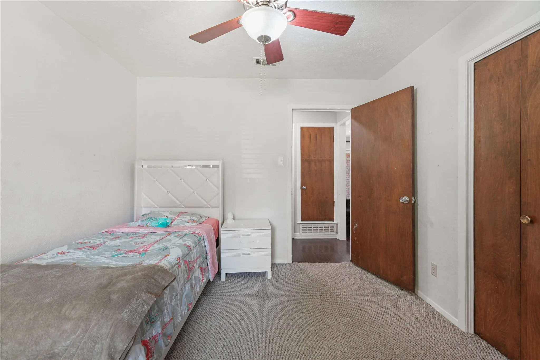 Single Family Residence For Sale in Dallas County , 347 Merribrook Trail, Duncanville, Texas 75116, 4 Bedroom, 2 Bathroom, 2 Garage spaces, 1,500 Sqft, built in 1972, mls#21370975, Real Estate Agent in Duncanville, Homes For Sale in Dallas county, Homes For Sale in Duncanville, Realtor in Duncanville Texas, Real Estate Brokerage Independent Realty Texas, Luminita Cordes Realtor
