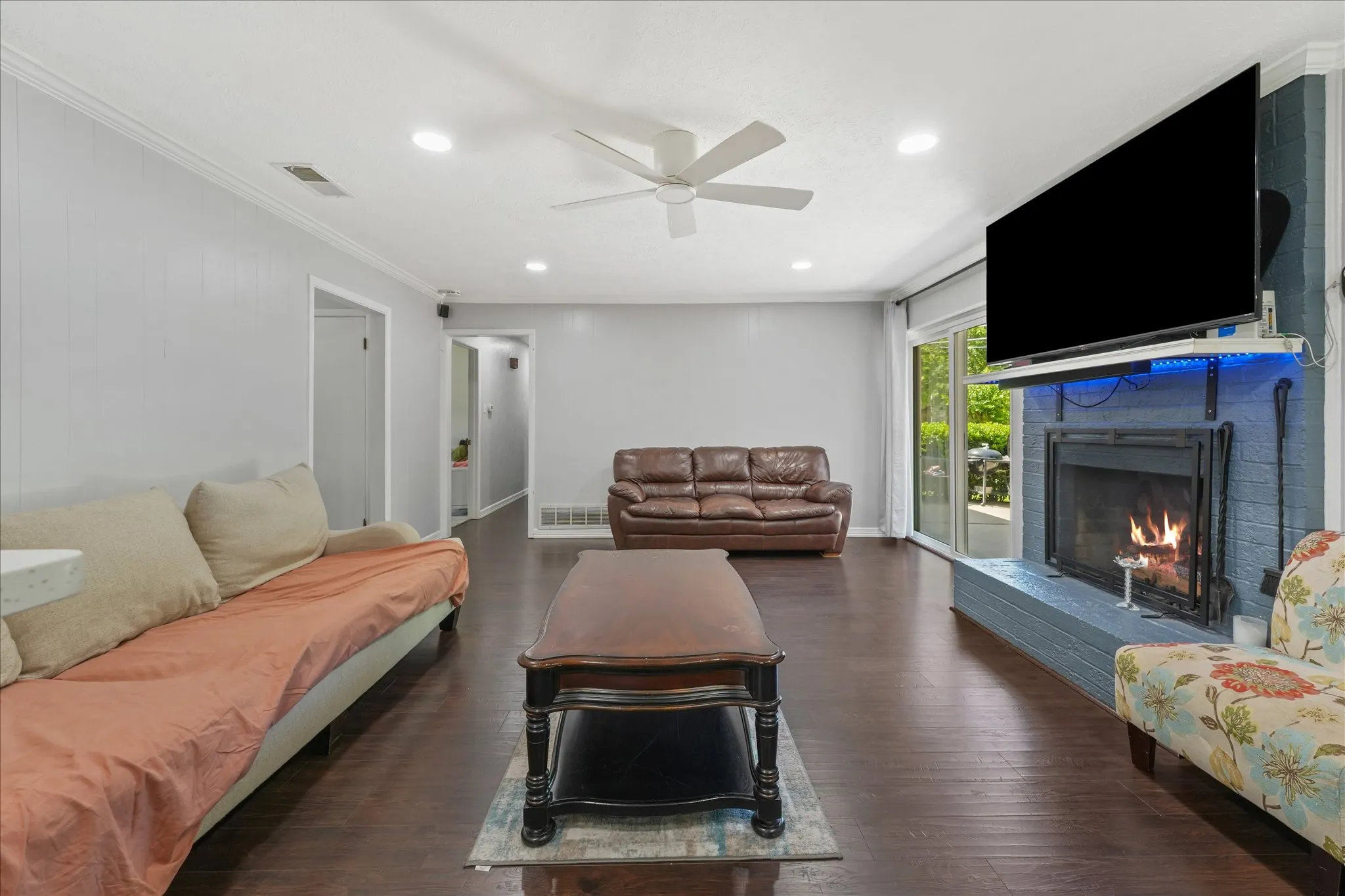 Single Family Residence For Sale in Dallas County , 347 Merribrook Trail, Duncanville, Texas 75116, 4 Bedroom, 2 Bathroom, 2 Garage spaces, 1,500 Sqft, built in 1972, mls#21370975, Real Estate Agent in Duncanville, Homes For Sale in Dallas county, Homes For Sale in Duncanville, Realtor in Duncanville Texas, Real Estate Brokerage Independent Realty Texas, Luminita Cordes Realtor