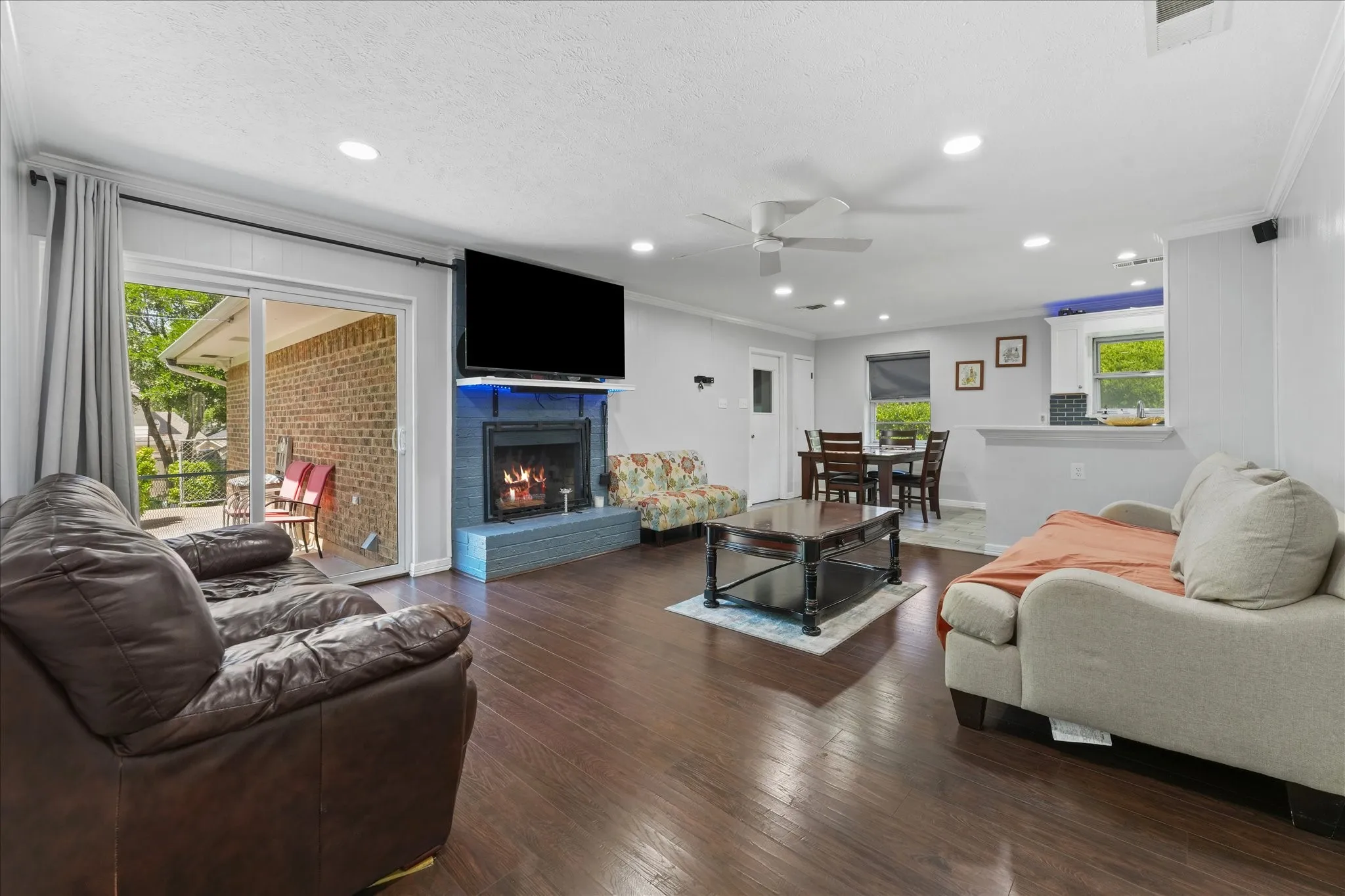 Single Family Residence For Sale in Dallas County , 347 Merribrook Trail, Duncanville, Texas 75116, 4 Bedroom, 2 Bathroom, 2 Garage spaces, 1,500 Sqft, built in 1972, mls#21370975, Real Estate Agent in Duncanville, Homes For Sale in Dallas county, Homes For Sale in Duncanville, Realtor in Duncanville Texas, Real Estate Brokerage Independent Realty Texas, Luminita Cordes Realtor