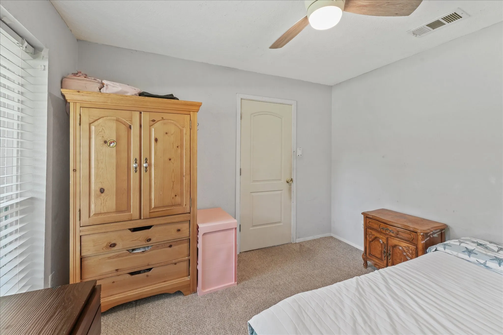Single Family Residence For Sale in Dallas County , 347 Merribrook Trail, Duncanville, Texas 75116, 4 Bedroom, 2 Bathroom, 2 Garage spaces, 1,500 Sqft, built in 1972, mls#21370975, Real Estate Agent in Duncanville, Homes For Sale in Dallas county, Homes For Sale in Duncanville, Realtor in Duncanville Texas, Real Estate Brokerage Independent Realty Texas, Luminita Cordes Realtor
