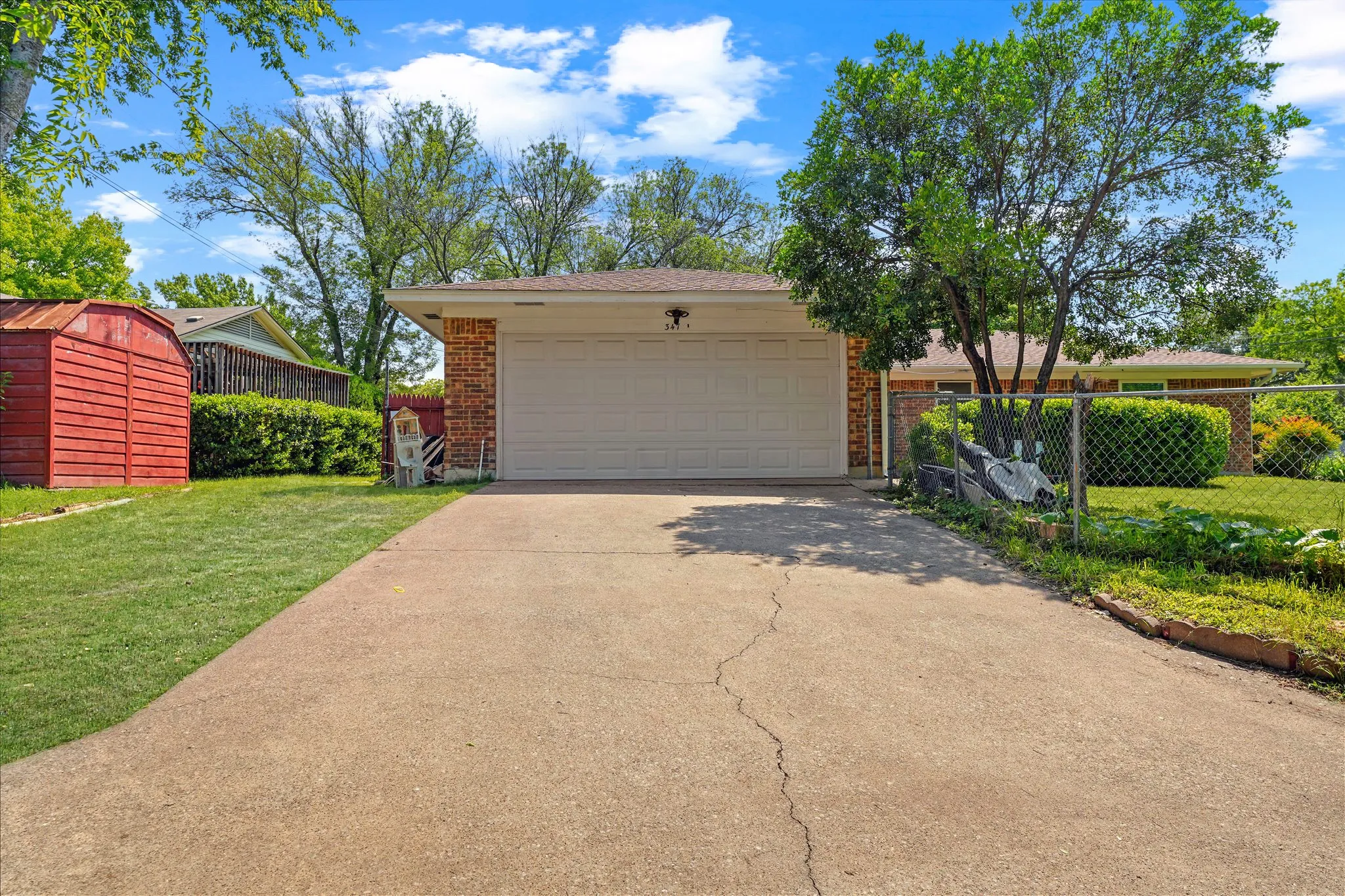 Single Family Residence For Sale in Dallas County , 347 Merribrook Trail, Duncanville, Texas 75116, 4 Bedroom, 2 Bathroom, 2 Garage spaces, 1,500 Sqft, built in 1972, mls#21370975, Real Estate Agent in Duncanville, Homes For Sale in Dallas county, Homes For Sale in Duncanville, Realtor in Duncanville Texas, Real Estate Brokerage Independent Realty Texas, Luminita Cordes Realtor