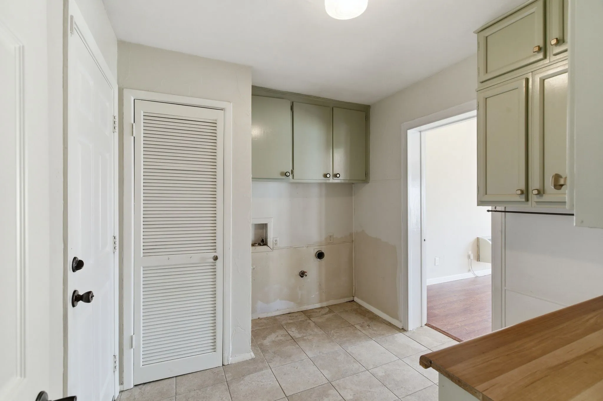 Single Family Residence For Rent in Tarrant County , 1760 Acorn Lane, Hurst, Texas 76054, 3 Bedroom, 2 Bathroom, 2 Garage spaces, 2,402 Sqft, built in 1968, mls#21367763, Real Estate Agent in Hurst, Homes For Rent in Tarrant county, Homes For Rent in Hurst, Realtor in Hurst Texas, Real Estate Brokerage Independent Realty Texas, Luminita Cordes Realtor