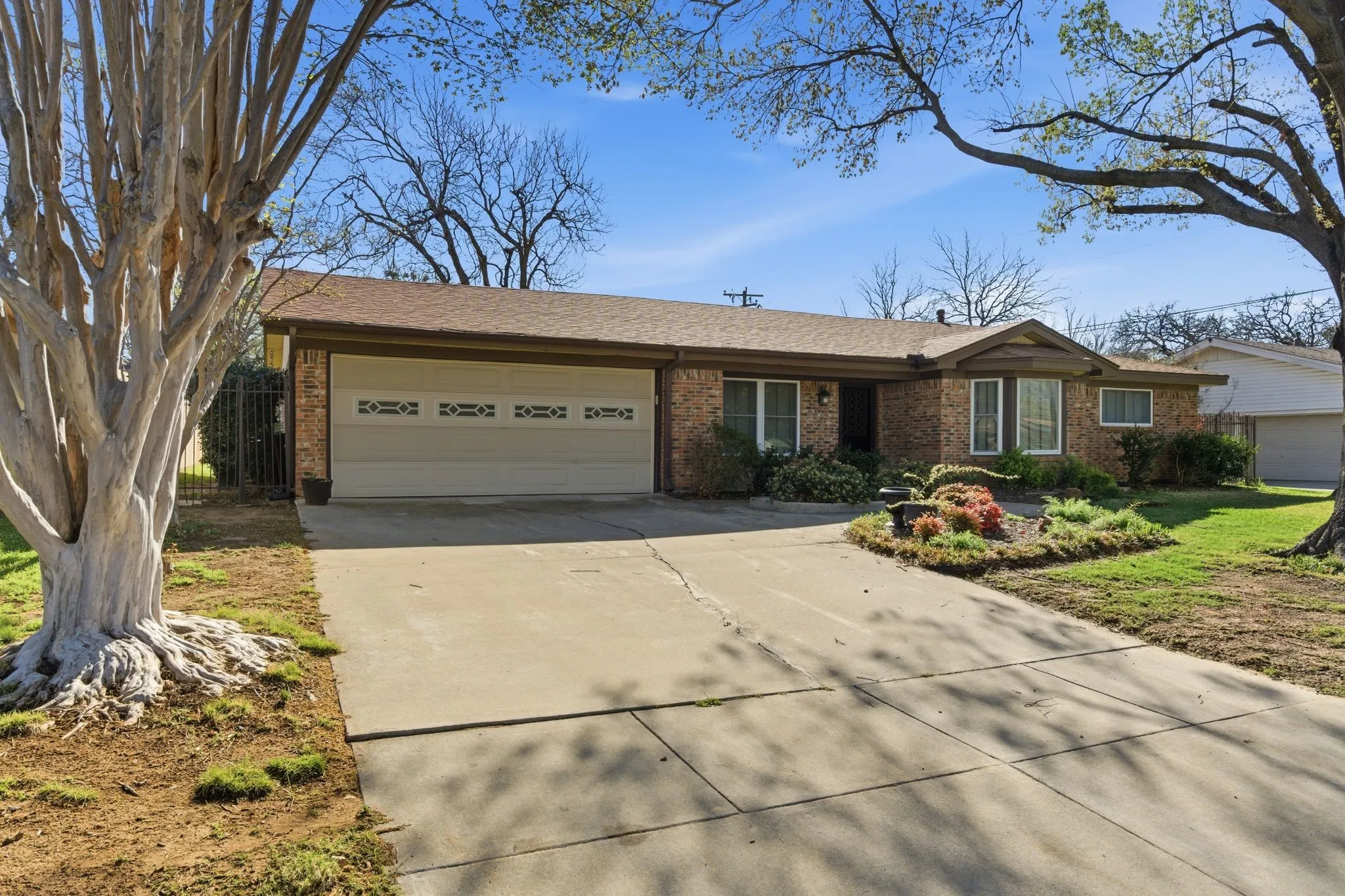 Single Family Residence For Rent in Tarrant County , 1760 Acorn Lane, Hurst, Texas 76054, 3 Bedroom, 2 Bathroom, 2 Garage spaces, 2,402 Sqft, built in 1968, mls#21367763, Real Estate Agent in Hurst, Homes For Rent in Tarrant county, Homes For Rent in Hurst, Realtor in Hurst Texas, Real Estate Brokerage Independent Realty Texas, Luminita Cordes Realtor