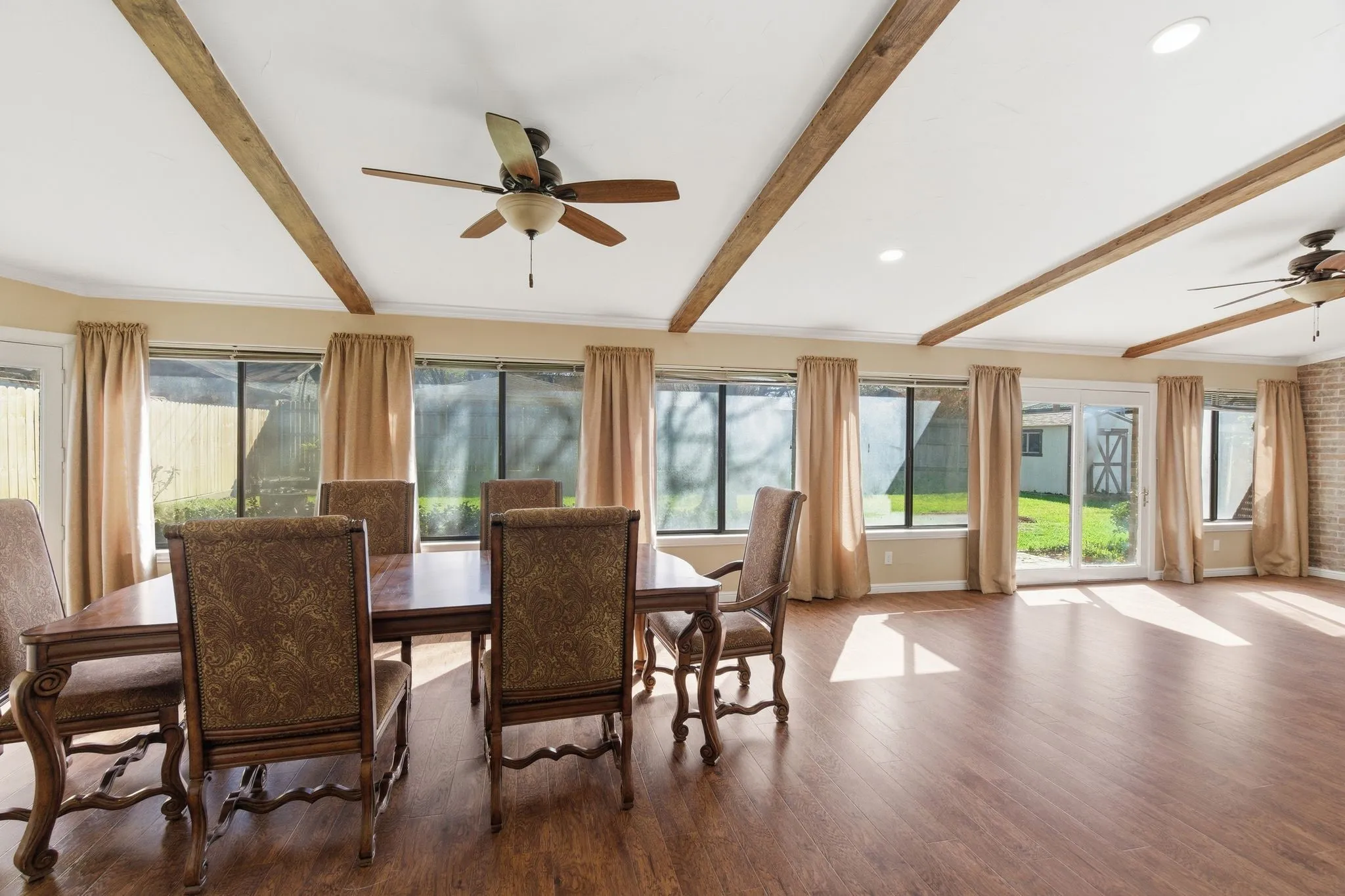 Single Family Residence For Rent in Tarrant County , 1760 Acorn Lane, Hurst, Texas 76054, 3 Bedroom, 2 Bathroom, 2 Garage spaces, 2,402 Sqft, built in 1968, mls#21367763, Real Estate Agent in Hurst, Homes For Rent in Tarrant county, Homes For Rent in Hurst, Realtor in Hurst Texas, Real Estate Brokerage Independent Realty Texas, Luminita Cordes Realtor
