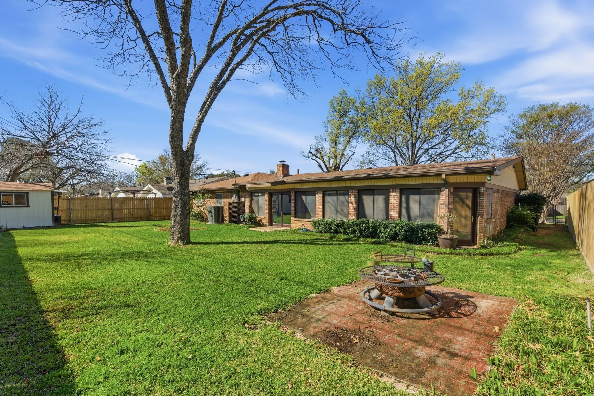 Single Family Residence For Rent in Tarrant County , 1760 Acorn Lane, Hurst, Texas 76054, 3 Bedroom, 2 Bathroom, 2 Garage spaces, 2,402 Sqft, built in 1968, mls#21367763, Real Estate Agent in Hurst, Homes For Rent in Tarrant county, Homes For Rent in Hurst, Realtor in Hurst Texas, Real Estate Brokerage Independent Realty Texas, Luminita Cordes Realtor