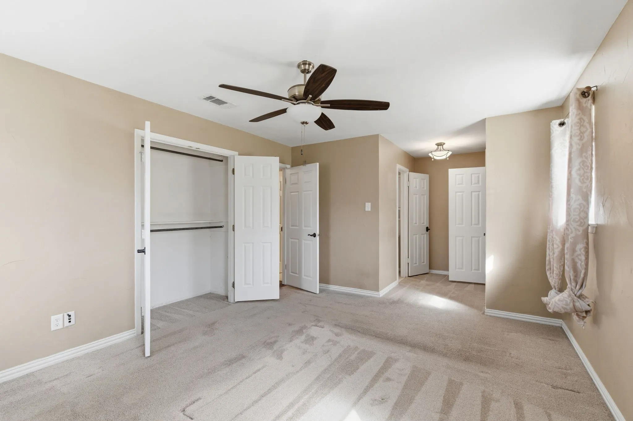 Single Family Residence For Rent in Tarrant County , 1760 Acorn Lane, Hurst, Texas 76054, 3 Bedroom, 2 Bathroom, 2 Garage spaces, 2,402 Sqft, built in 1968, mls#21367763, Real Estate Agent in Hurst, Homes For Rent in Tarrant county, Homes For Rent in Hurst, Realtor in Hurst Texas, Real Estate Brokerage Independent Realty Texas, Luminita Cordes Realtor