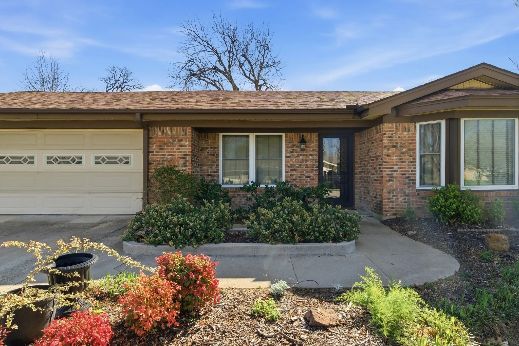 Single Family Residence For Rent in Tarrant County , 1760 Acorn Lane, Hurst, Texas 76054, 3 Bedroom, 2 Bathroom, 2 Garage spaces, 2,402 Sqft, built in 1968, mls#21367763, Real Estate Agent in Hurst, Homes For Rent in Tarrant county, Homes For Rent in Hurst, Realtor in Hurst Texas, Real Estate Brokerage Independent Realty Texas, Luminita Cordes Realtor