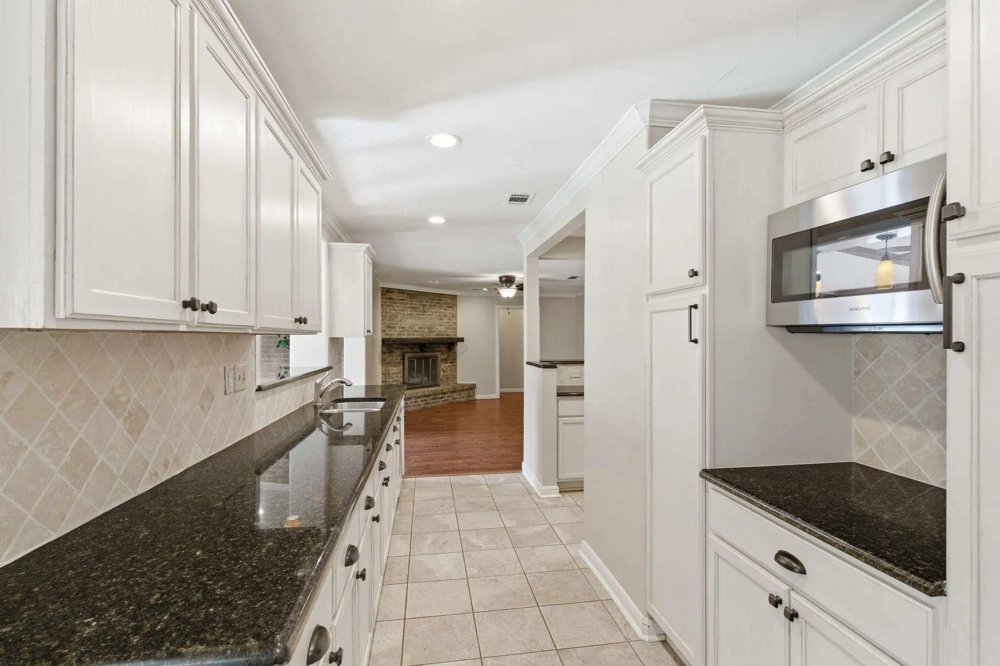 Single Family Residence For Rent in Tarrant County , 1760 Acorn Lane, Hurst, Texas 76054, 3 Bedroom, 2 Bathroom, 2 Garage spaces, 2,402 Sqft, built in 1968, mls#21367763, Real Estate Agent in Hurst, Homes For Rent in Tarrant county, Homes For Rent in Hurst, Realtor in Hurst Texas, Real Estate Brokerage Independent Realty Texas, Luminita Cordes Realtor
