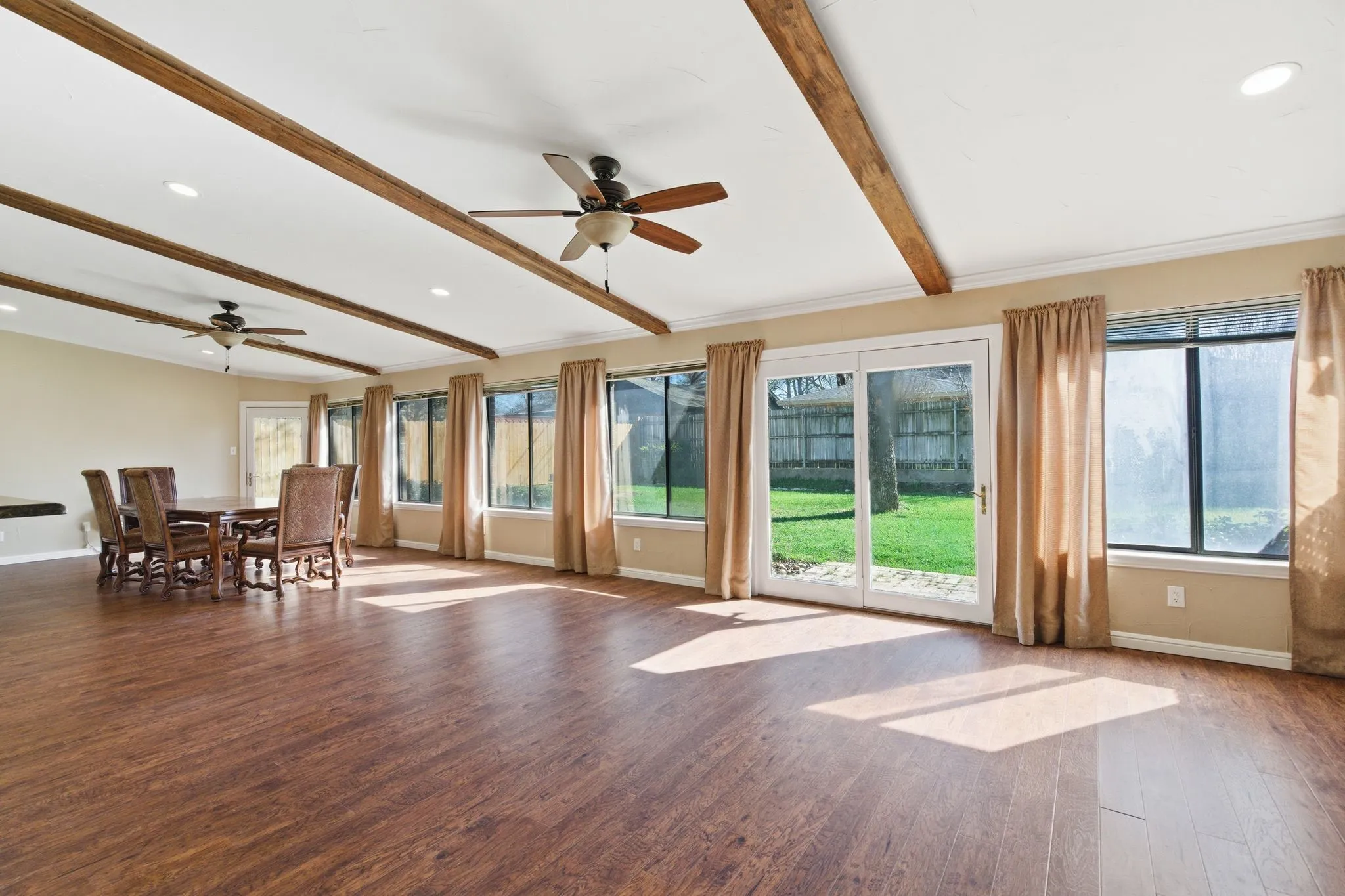 Single Family Residence For Rent in Tarrant County , 1760 Acorn Lane, Hurst, Texas 76054, 3 Bedroom, 2 Bathroom, 2 Garage spaces, 2,402 Sqft, built in 1968, mls#21367763, Real Estate Agent in Hurst, Homes For Rent in Tarrant county, Homes For Rent in Hurst, Realtor in Hurst Texas, Real Estate Brokerage Independent Realty Texas, Luminita Cordes Realtor