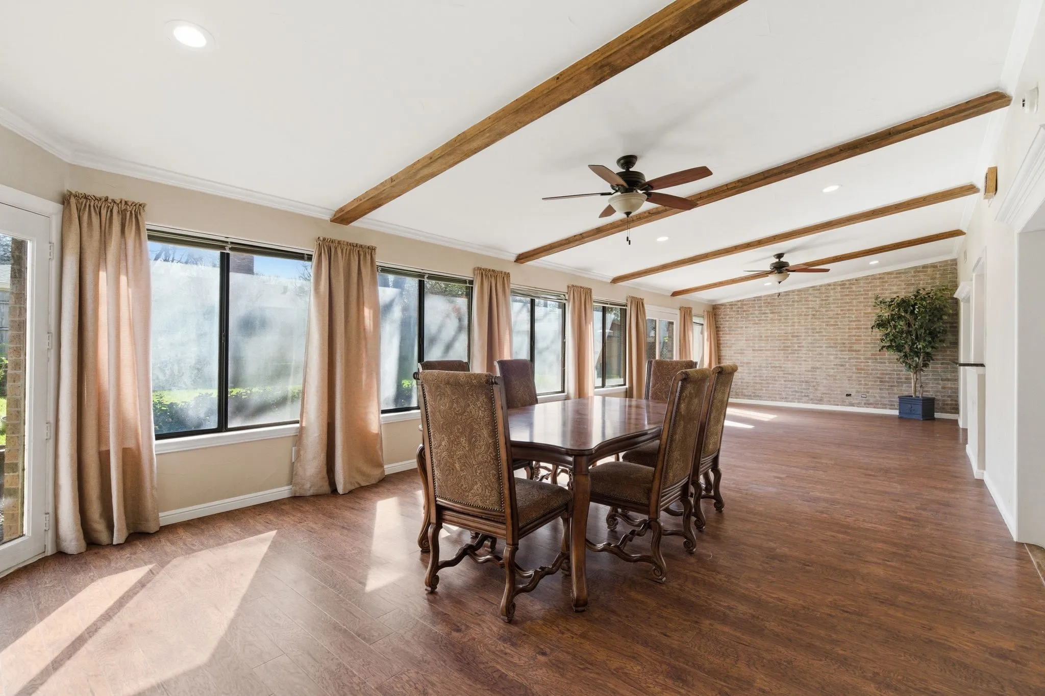 Single Family Residence For Rent in Tarrant County , 1760 Acorn Lane, Hurst, Texas 76054, 3 Bedroom, 2 Bathroom, 2 Garage spaces, 2,402 Sqft, built in 1968, mls#21367763, Real Estate Agent in Hurst, Homes For Rent in Tarrant county, Homes For Rent in Hurst, Realtor in Hurst Texas, Real Estate Brokerage Independent Realty Texas, Luminita Cordes Realtor