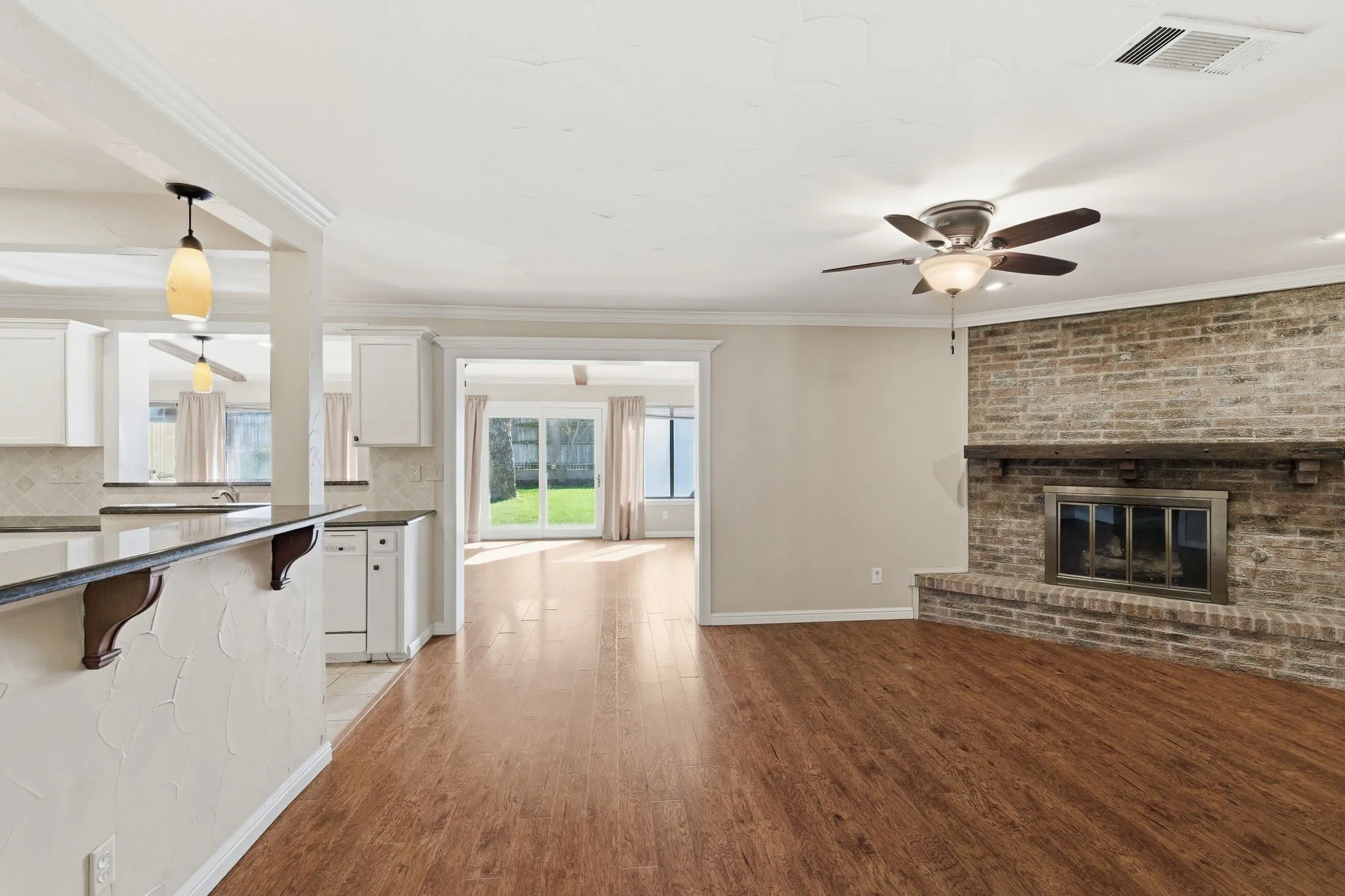 Single Family Residence For Rent in Tarrant County , 1760 Acorn Lane, Hurst, Texas 76054, 3 Bedroom, 2 Bathroom, 2 Garage spaces, 2,402 Sqft, built in 1968, mls#21367763, Real Estate Agent in Hurst, Homes For Rent in Tarrant county, Homes For Rent in Hurst, Realtor in Hurst Texas, Real Estate Brokerage Independent Realty Texas, Luminita Cordes Realtor