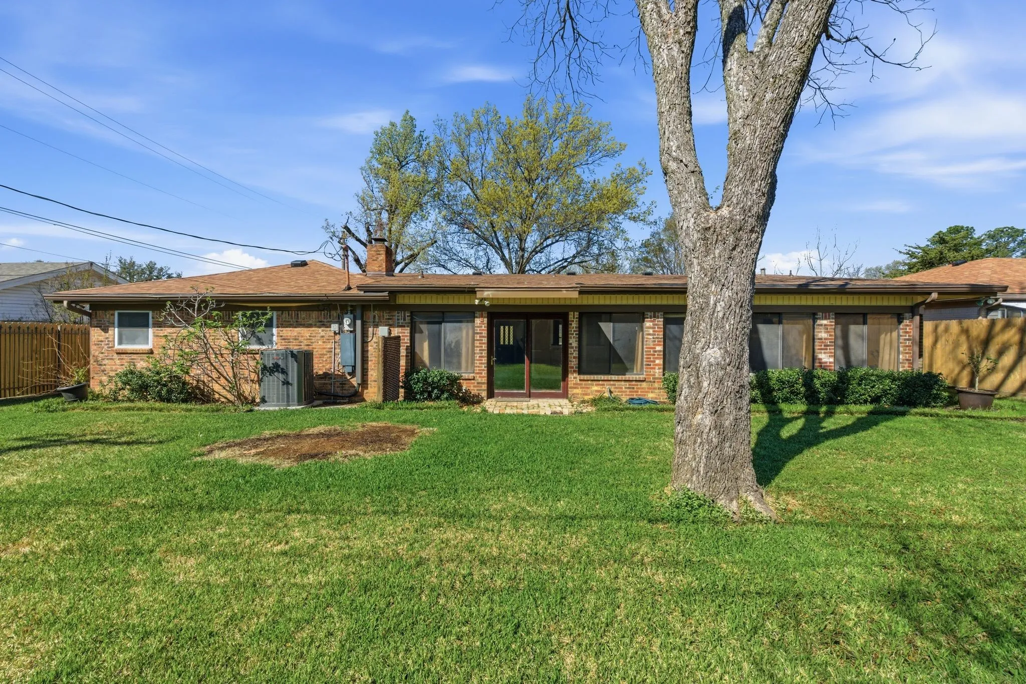 Single Family Residence For Rent in Tarrant County , 1760 Acorn Lane, Hurst, Texas 76054, 3 Bedroom, 2 Bathroom, 2 Garage spaces, 2,402 Sqft, built in 1968, mls#21367763, Real Estate Agent in Hurst, Homes For Rent in Tarrant county, Homes For Rent in Hurst, Realtor in Hurst Texas, Real Estate Brokerage Independent Realty Texas, Luminita Cordes Realtor