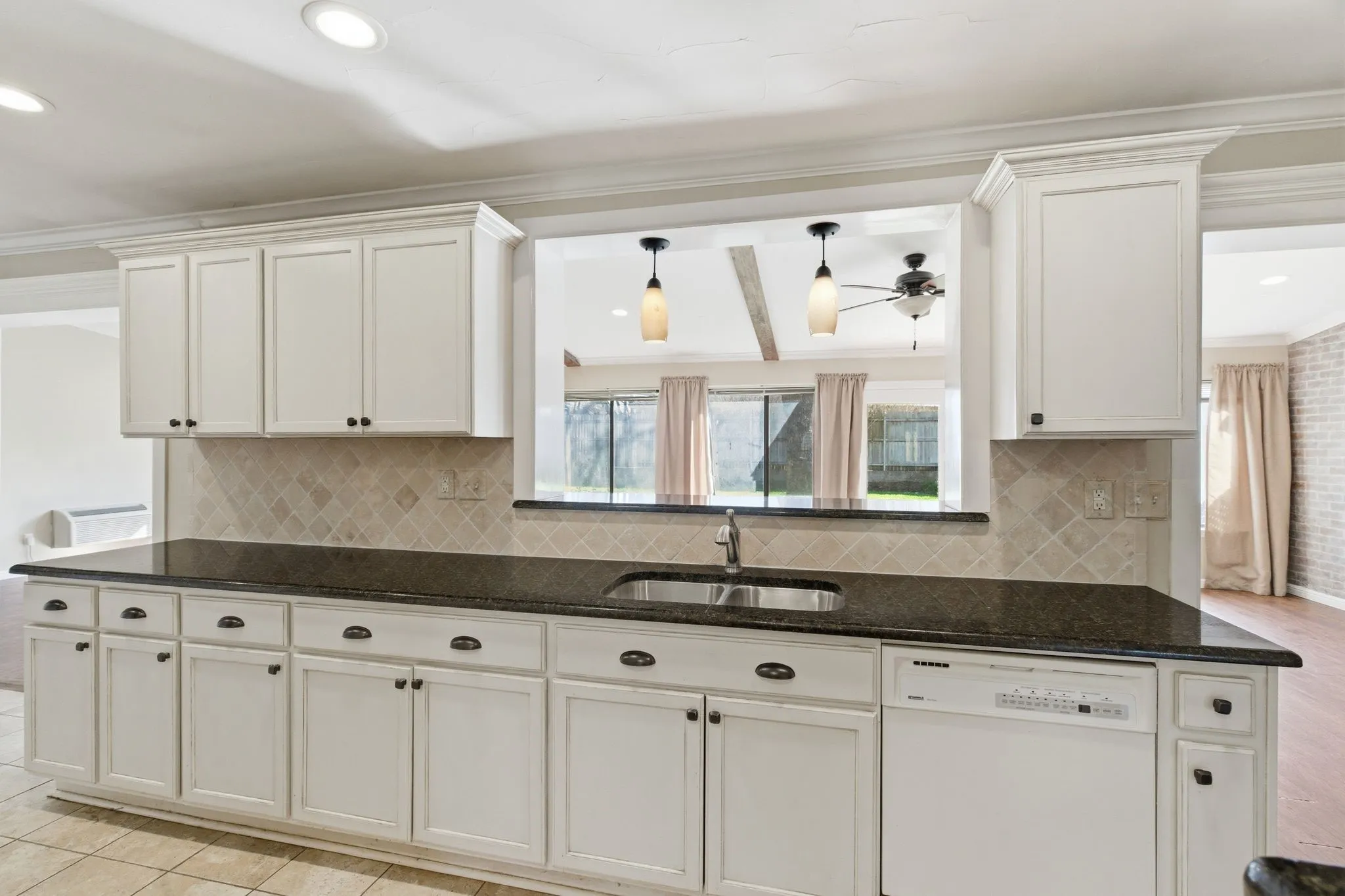 Single Family Residence For Rent in Tarrant County , 1760 Acorn Lane, Hurst, Texas 76054, 3 Bedroom, 2 Bathroom, 2 Garage spaces, 2,402 Sqft, built in 1968, mls#21367763, Real Estate Agent in Hurst, Homes For Rent in Tarrant county, Homes For Rent in Hurst, Realtor in Hurst Texas, Real Estate Brokerage Independent Realty Texas, Luminita Cordes Realtor