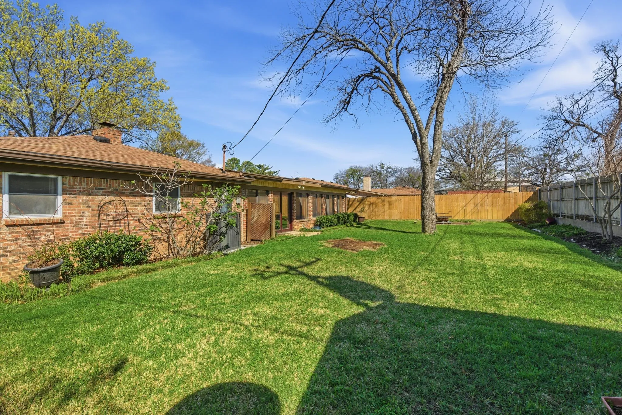 Single Family Residence For Rent in Tarrant County , 1760 Acorn Lane, Hurst, Texas 76054, 3 Bedroom, 2 Bathroom, 2 Garage spaces, 2,402 Sqft, built in 1968, mls#21367763, Real Estate Agent in Hurst, Homes For Rent in Tarrant county, Homes For Rent in Hurst, Realtor in Hurst Texas, Real Estate Brokerage Independent Realty Texas, Luminita Cordes Realtor