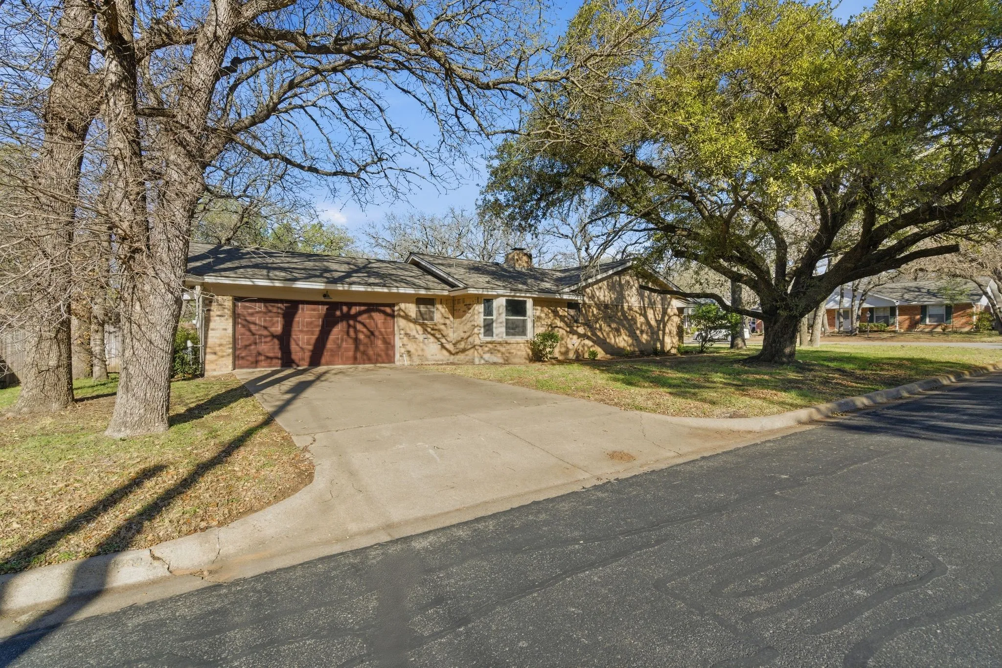 Single Family Residence For Rent in Tarrant County , 1760 Acorn Lane, Hurst, Texas 76054, 3 Bedroom, 2 Bathroom, 2 Garage spaces, 2,402 Sqft, built in 1968, mls#21367763, Real Estate Agent in Hurst, Homes For Rent in Tarrant county, Homes For Rent in Hurst, Realtor in Hurst Texas, Real Estate Brokerage Independent Realty Texas, Luminita Cordes Realtor