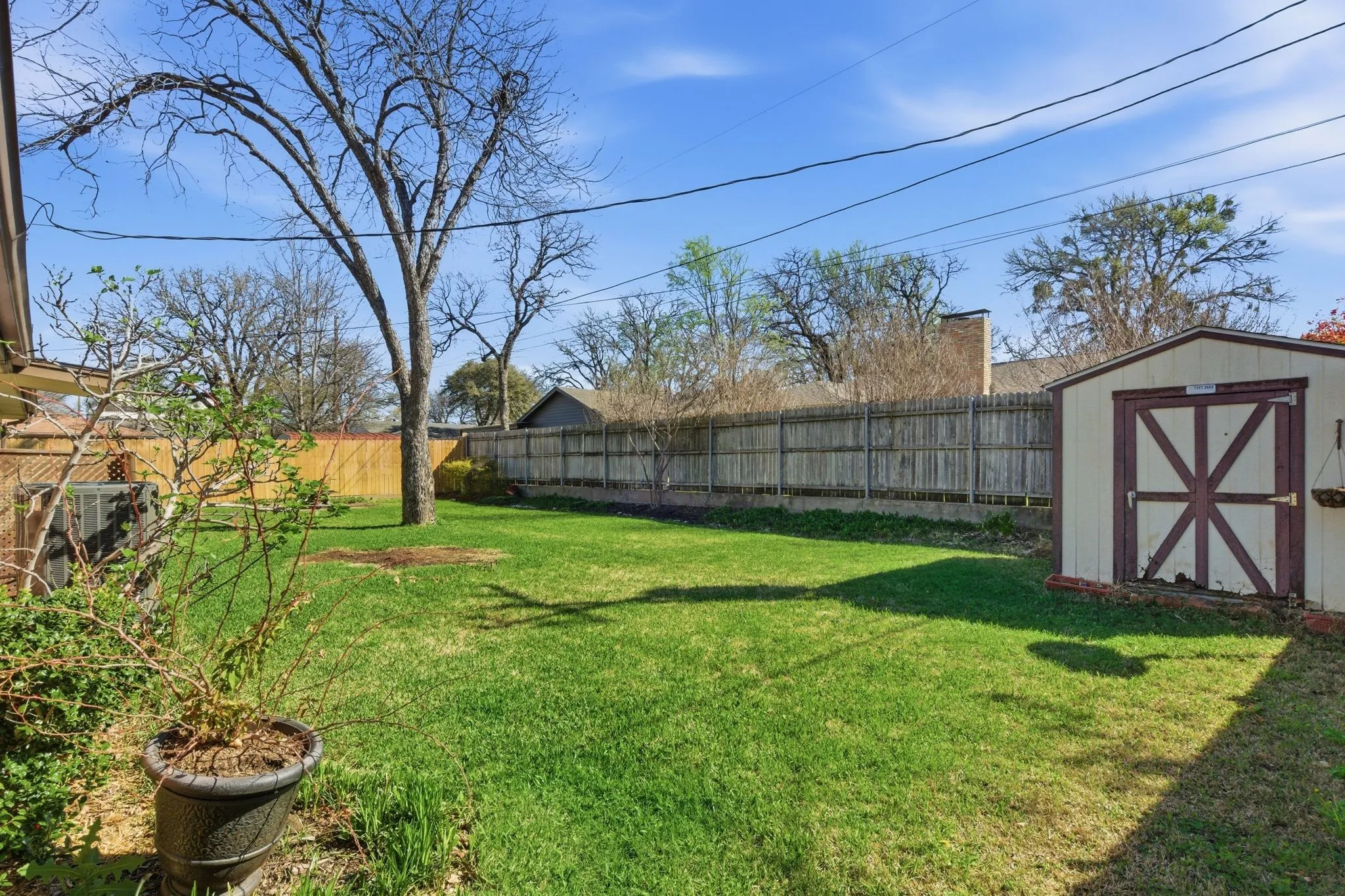 Single Family Residence For Rent in Tarrant County , 1760 Acorn Lane, Hurst, Texas 76054, 3 Bedroom, 2 Bathroom, 2 Garage spaces, 2,402 Sqft, built in 1968, mls#21367763, Real Estate Agent in Hurst, Homes For Rent in Tarrant county, Homes For Rent in Hurst, Realtor in Hurst Texas, Real Estate Brokerage Independent Realty Texas, Luminita Cordes Realtor