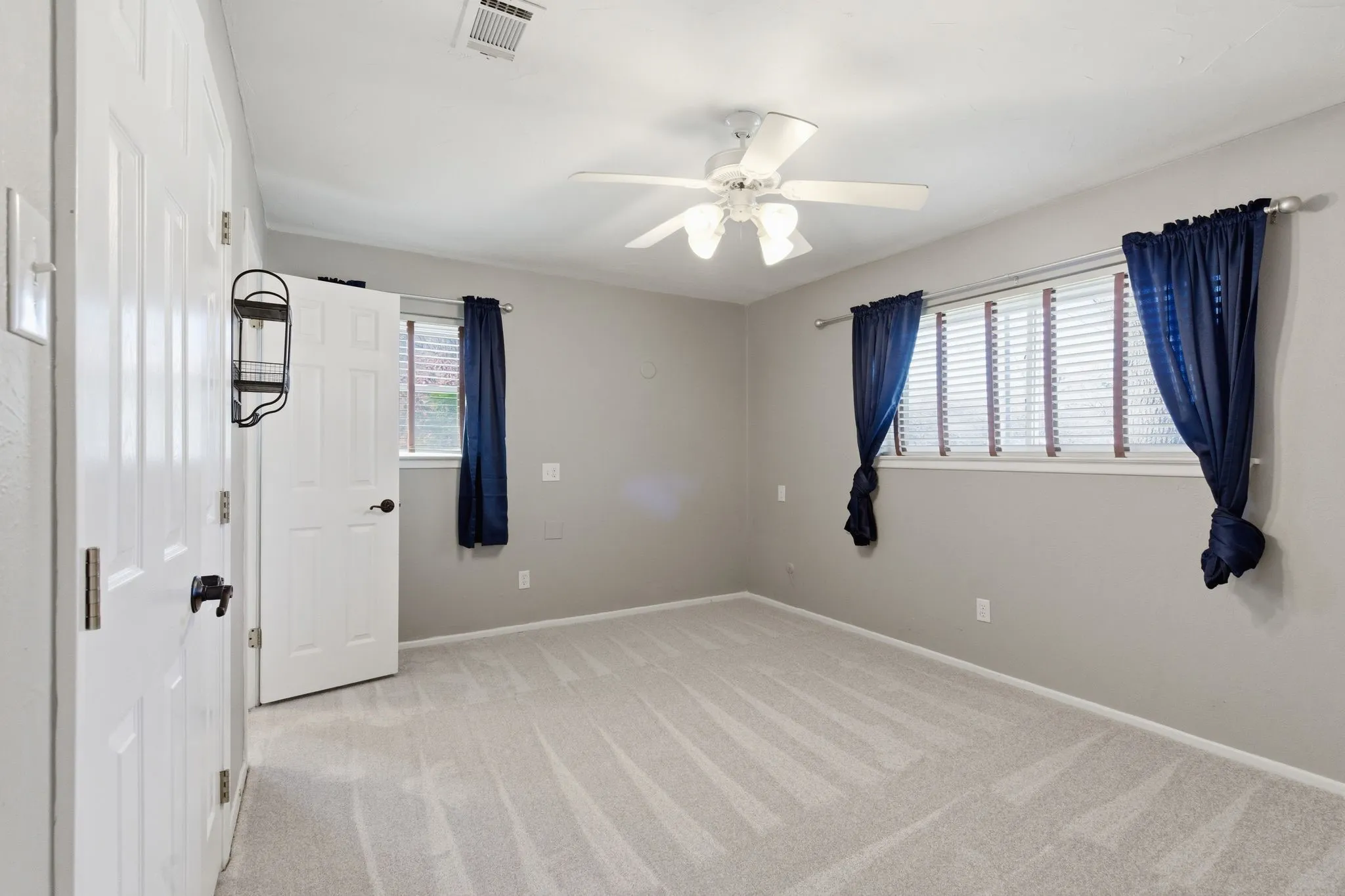 Single Family Residence For Rent in Tarrant County , 1760 Acorn Lane, Hurst, Texas 76054, 3 Bedroom, 2 Bathroom, 2 Garage spaces, 2,402 Sqft, built in 1968, mls#21367763, Real Estate Agent in Hurst, Homes For Rent in Tarrant county, Homes For Rent in Hurst, Realtor in Hurst Texas, Real Estate Brokerage Independent Realty Texas, Luminita Cordes Realtor