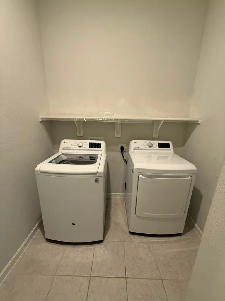 Single Family Residence For Rent in Tarrant County , 1909 Augustus Drive, Fort Worth, Texas 76120, 3 Bedroom, 2 Bathroom, 2 Garage spaces, 2,249 Sqft, built in 2018, mls#21370782, Real Estate Agent in Fort Worth, Homes For Rent in Tarrant county, Homes For Rent in Fort Worth, Realtor in Fort Worth Texas, Real Estate Brokerage Independent Realty Texas, Luminita Cordes Realtor