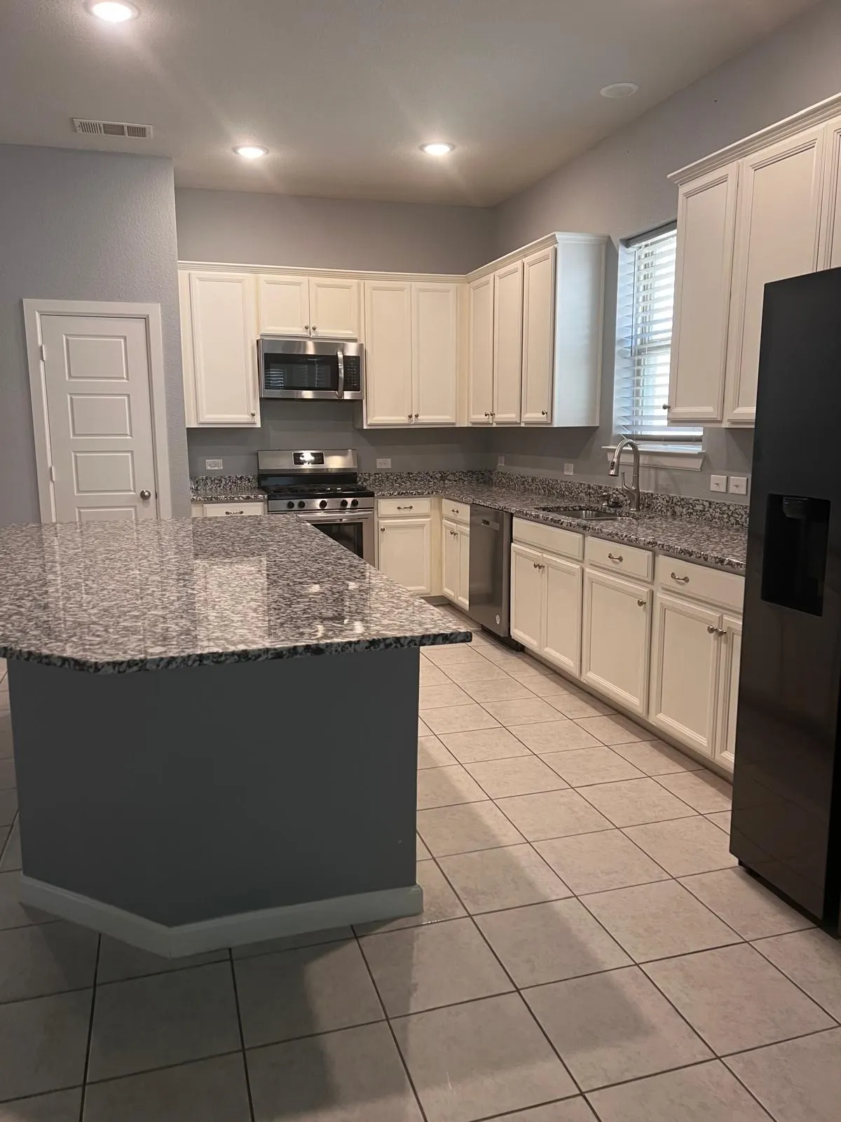 Single Family Residence For Rent in Tarrant County , 1909 Augustus Drive, Fort Worth, Texas 76120, 3 Bedroom, 2 Bathroom, 2 Garage spaces, 2,249 Sqft, built in 2018, mls#21370782, Real Estate Agent in Fort Worth, Homes For Rent in Tarrant county, Homes For Rent in Fort Worth, Realtor in Fort Worth Texas, Real Estate Brokerage Independent Realty Texas, Luminita Cordes Realtor
