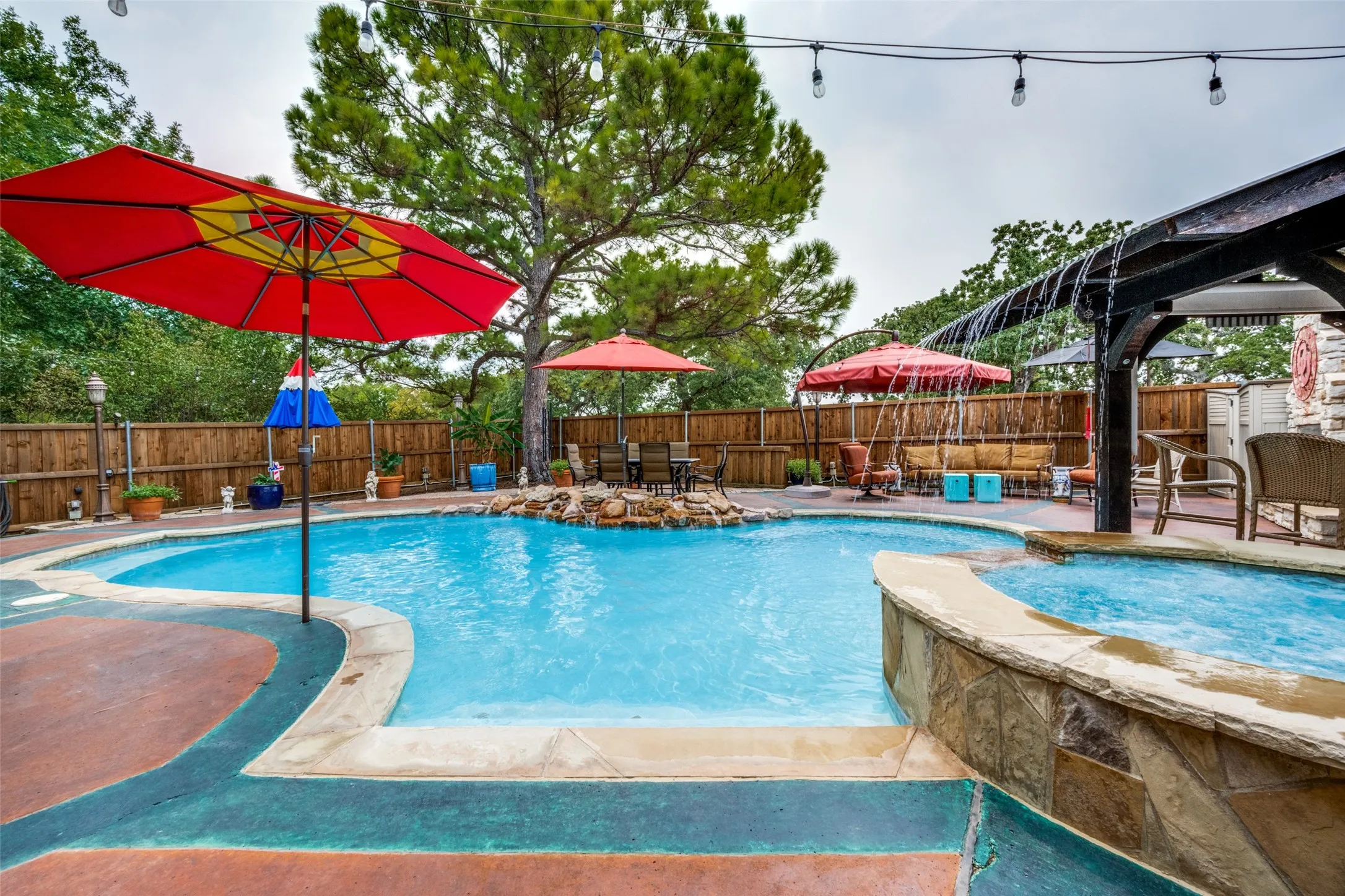 Single Family Residence For Sale in Denton County , 233 Oak Street, Highland Village, Texas 75077, 3 Bedroom, 3 Bathroom, 2 Garage spaces, 2,458 Sqft, built in 1970, mls#21369150, Real Estate Agent in Highland Village, Homes For Sale in Denton county, Homes For Sale in Highland Village, Realtor in Highland Village Texas, Real Estate Brokerage Independent Realty Texas, Luminita Cordes Realtor