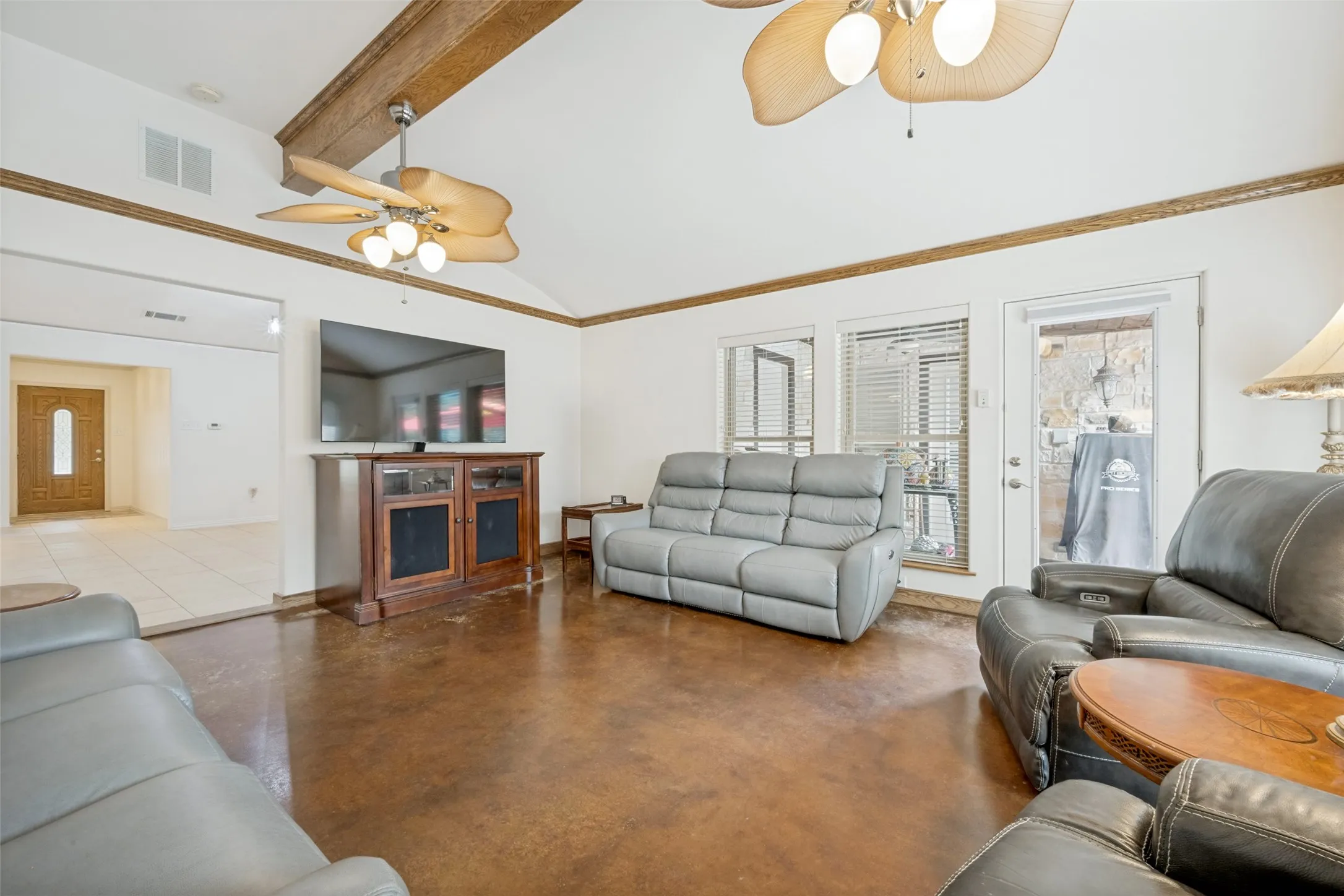 Single Family Residence For Sale in Denton County , 233 Oak Street, Highland Village, Texas 75077, 3 Bedroom, 3 Bathroom, 2 Garage spaces, 2,458 Sqft, built in 1970, mls#21369150, Real Estate Agent in Highland Village, Homes For Sale in Denton county, Homes For Sale in Highland Village, Realtor in Highland Village Texas, Real Estate Brokerage Independent Realty Texas, Luminita Cordes Realtor