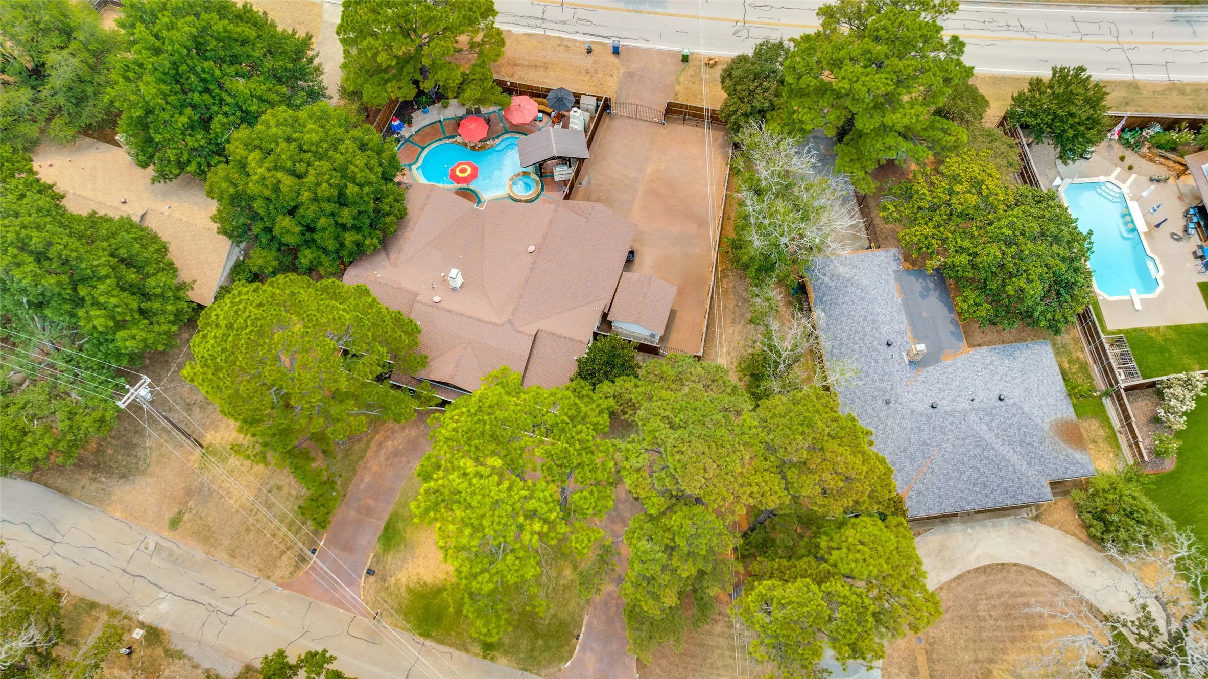 Single Family Residence For Sale in Denton County , 233 Oak Street, Highland Village, Texas 75077, 3 Bedroom, 3 Bathroom, 2 Garage spaces, 2,458 Sqft, built in 1970, mls#21369150, Real Estate Agent in Highland Village, Homes For Sale in Denton county, Homes For Sale in Highland Village, Realtor in Highland Village Texas, Real Estate Brokerage Independent Realty Texas, Luminita Cordes Realtor