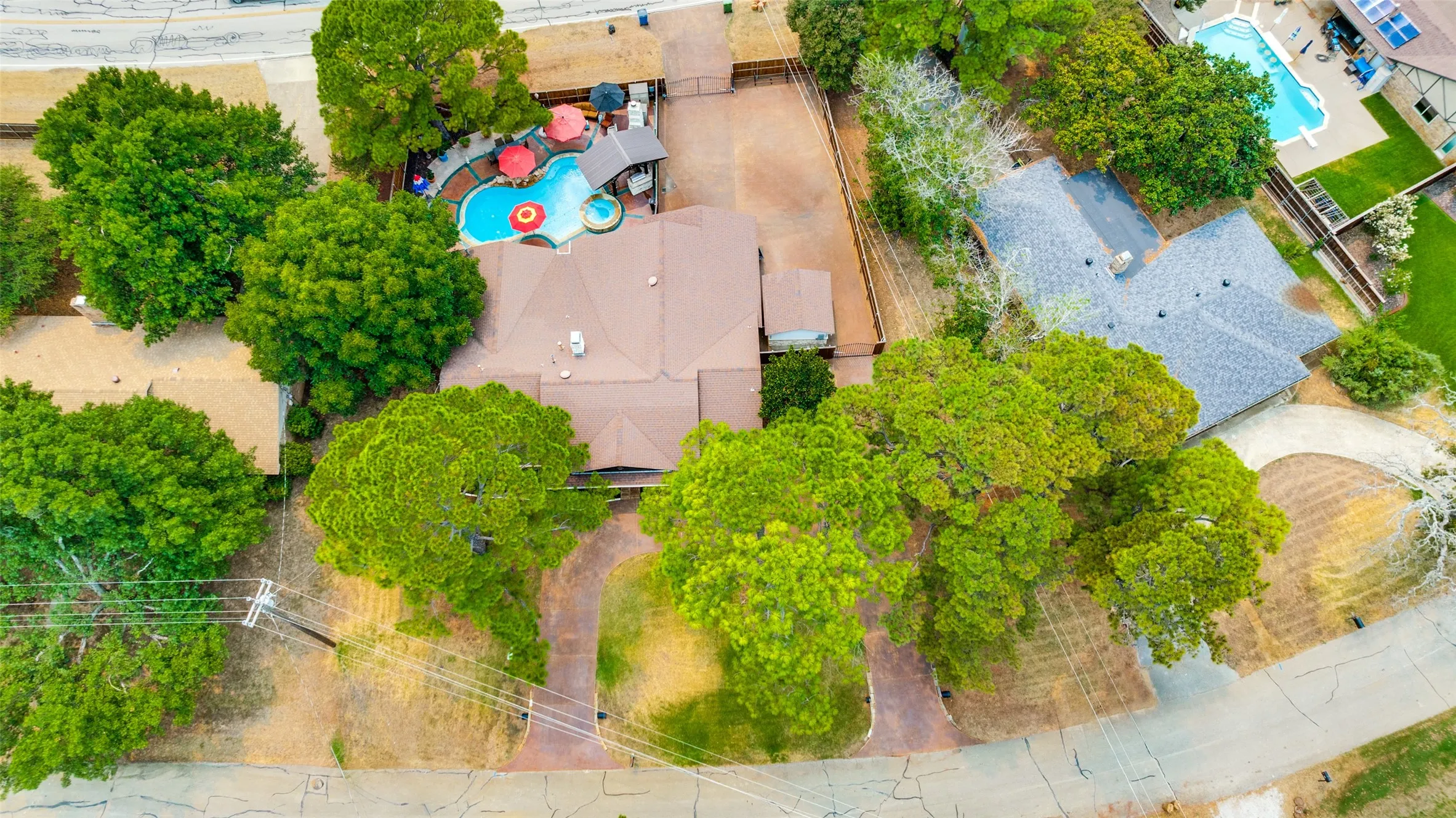 Single Family Residence For Sale in Denton County , 233 Oak Street, Highland Village, Texas 75077, 3 Bedroom, 3 Bathroom, 2 Garage spaces, 2,458 Sqft, built in 1970, mls#21369150, Real Estate Agent in Highland Village, Homes For Sale in Denton county, Homes For Sale in Highland Village, Realtor in Highland Village Texas, Real Estate Brokerage Independent Realty Texas, Luminita Cordes Realtor