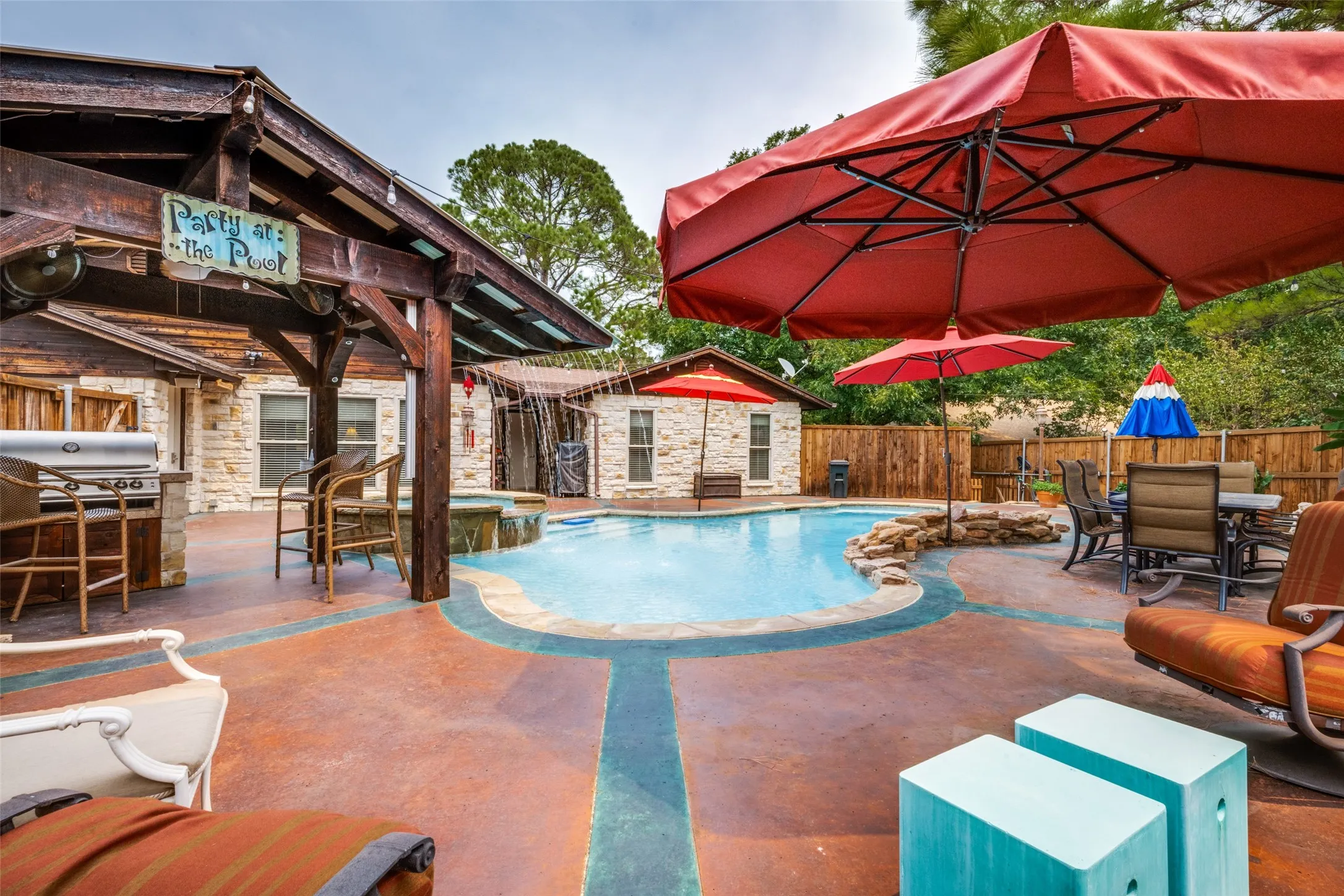 Single Family Residence For Sale in Denton County , 233 Oak Street, Highland Village, Texas 75077, 3 Bedroom, 3 Bathroom, 2 Garage spaces, 2,458 Sqft, built in 1970, mls#21369150, Real Estate Agent in Highland Village, Homes For Sale in Denton county, Homes For Sale in Highland Village, Realtor in Highland Village Texas, Real Estate Brokerage Independent Realty Texas, Luminita Cordes Realtor