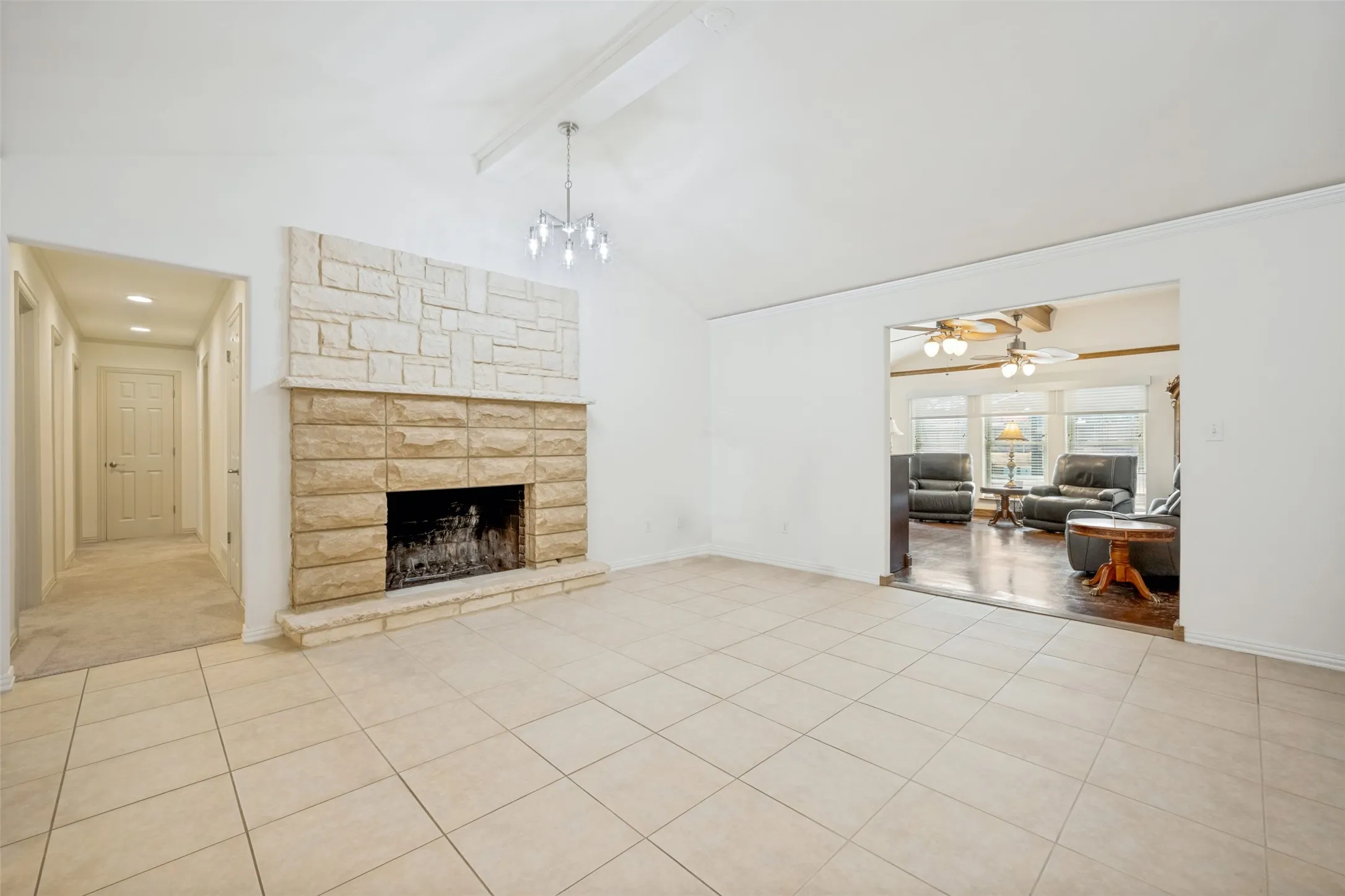 Single Family Residence For Sale in Denton County , 233 Oak Street, Highland Village, Texas 75077, 3 Bedroom, 3 Bathroom, 2 Garage spaces, 2,458 Sqft, built in 1970, mls#21369150, Real Estate Agent in Highland Village, Homes For Sale in Denton county, Homes For Sale in Highland Village, Realtor in Highland Village Texas, Real Estate Brokerage Independent Realty Texas, Luminita Cordes Realtor
