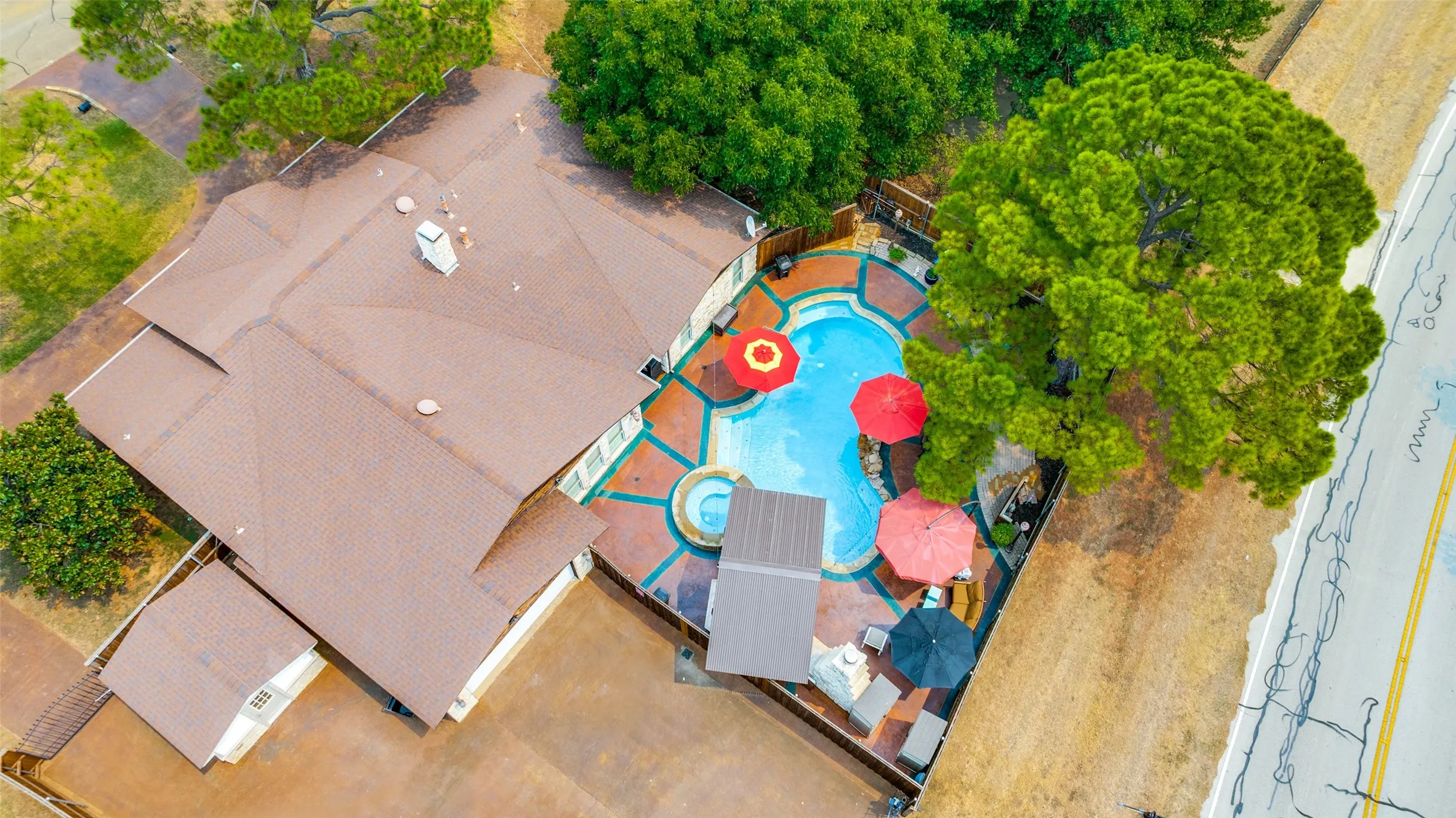 Single Family Residence For Sale in Denton County , 233 Oak Street, Highland Village, Texas 75077, 3 Bedroom, 3 Bathroom, 2 Garage spaces, 2,458 Sqft, built in 1970, mls#21369150, Real Estate Agent in Highland Village, Homes For Sale in Denton county, Homes For Sale in Highland Village, Realtor in Highland Village Texas, Real Estate Brokerage Independent Realty Texas, Luminita Cordes Realtor
