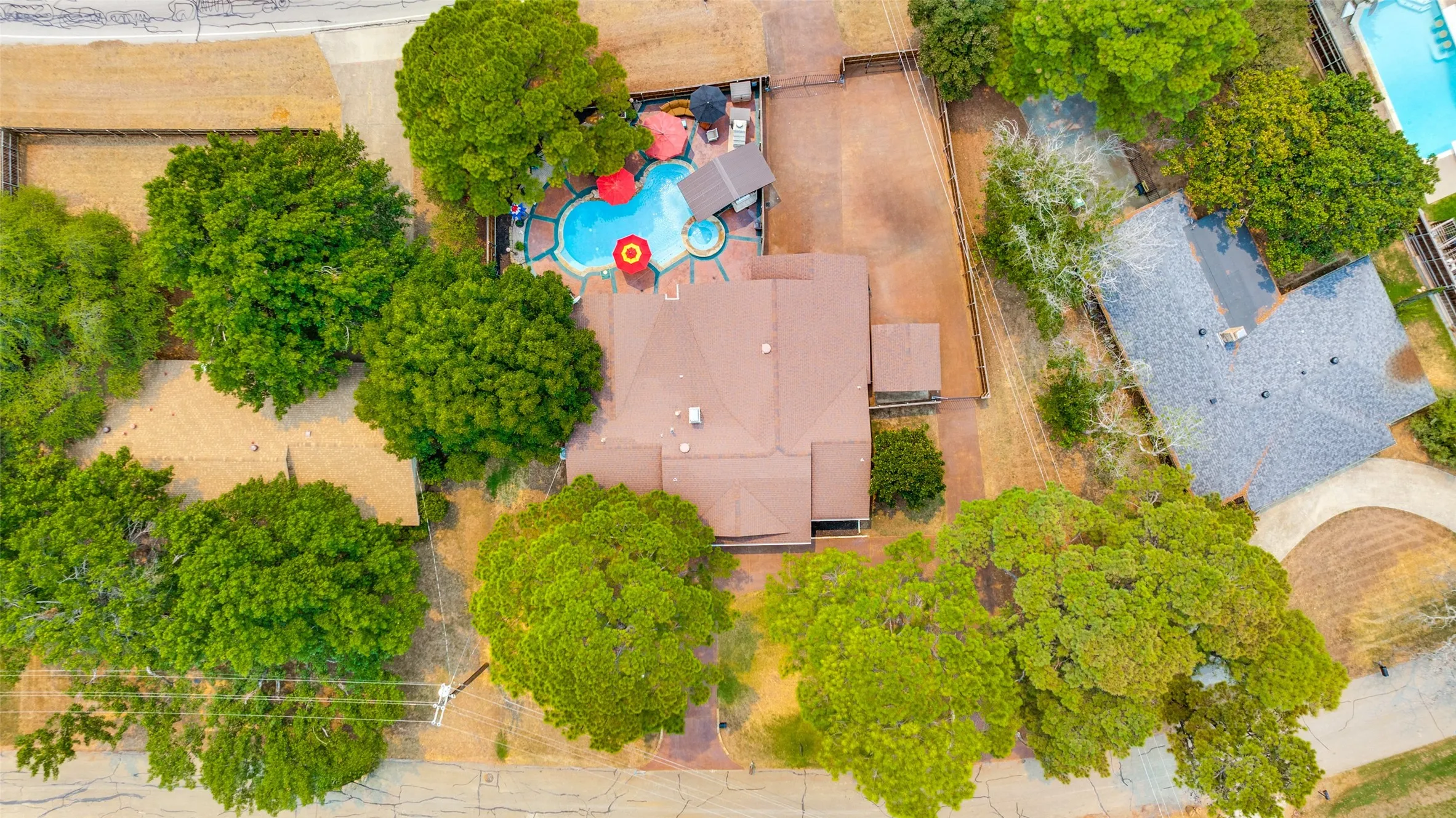 Single Family Residence For Sale in Denton County , 233 Oak Street, Highland Village, Texas 75077, 3 Bedroom, 3 Bathroom, 2 Garage spaces, 2,458 Sqft, built in 1970, mls#21369150, Real Estate Agent in Highland Village, Homes For Sale in Denton county, Homes For Sale in Highland Village, Realtor in Highland Village Texas, Real Estate Brokerage Independent Realty Texas, Luminita Cordes Realtor