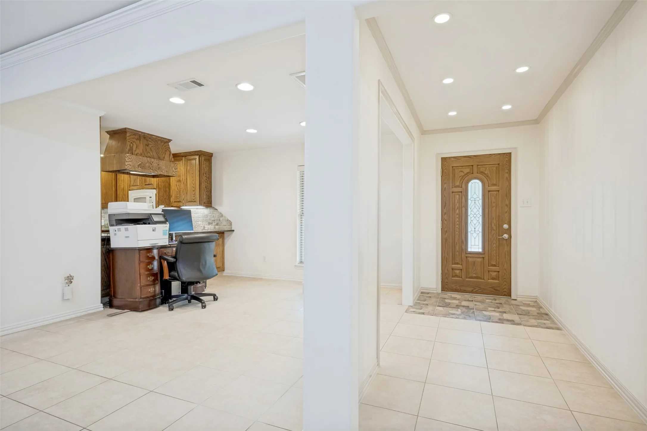 Single Family Residence For Sale in Denton County , 233 Oak Street, Highland Village, Texas 75077, 3 Bedroom, 3 Bathroom, 2 Garage spaces, 2,458 Sqft, built in 1970, mls#21369150, Real Estate Agent in Highland Village, Homes For Sale in Denton county, Homes For Sale in Highland Village, Realtor in Highland Village Texas, Real Estate Brokerage Independent Realty Texas, Luminita Cordes Realtor