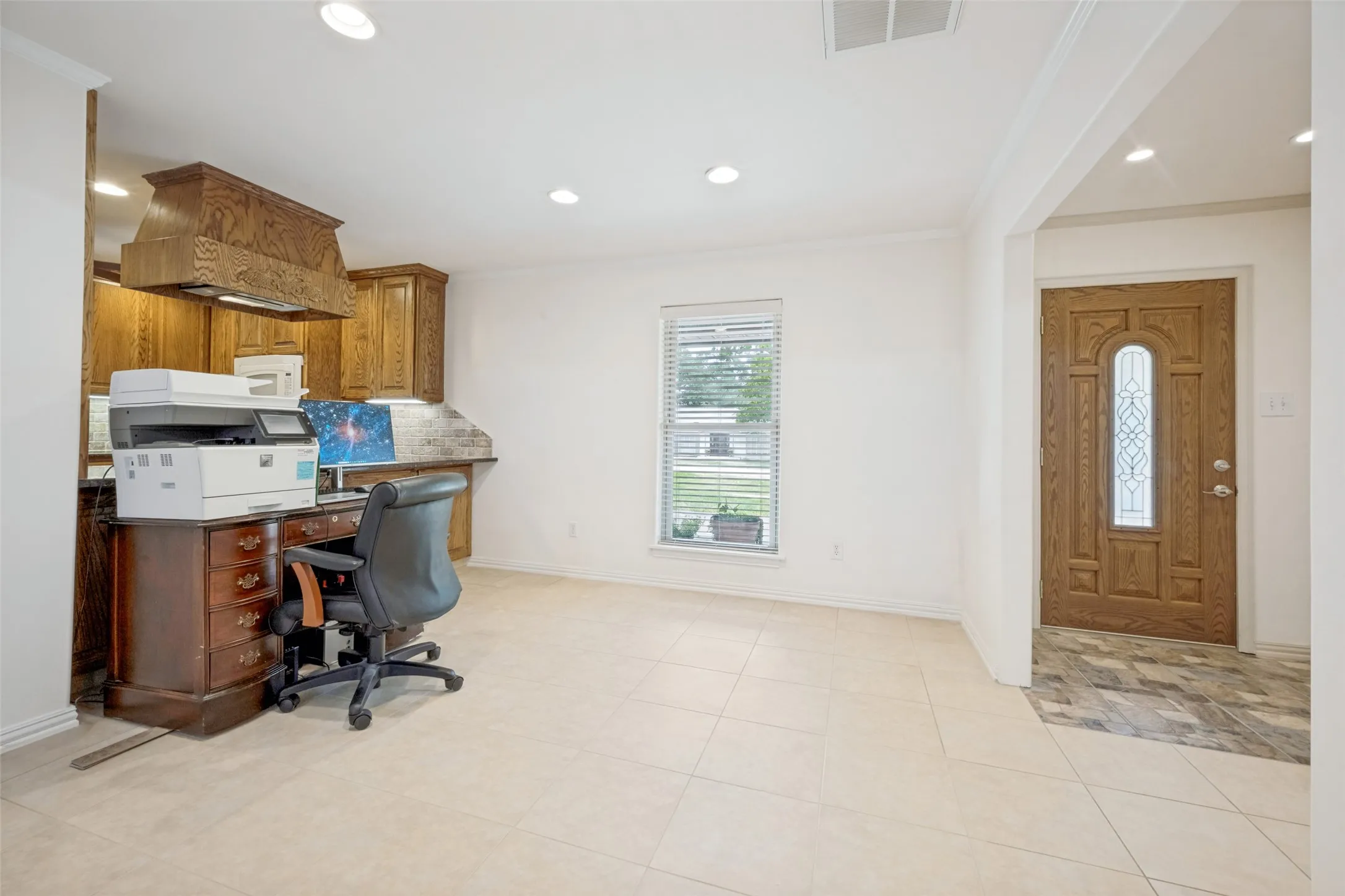 Single Family Residence For Sale in Denton County , 233 Oak Street, Highland Village, Texas 75077, 3 Bedroom, 3 Bathroom, 2 Garage spaces, 2,458 Sqft, built in 1970, mls#21369150, Real Estate Agent in Highland Village, Homes For Sale in Denton county, Homes For Sale in Highland Village, Realtor in Highland Village Texas, Real Estate Brokerage Independent Realty Texas, Luminita Cordes Realtor