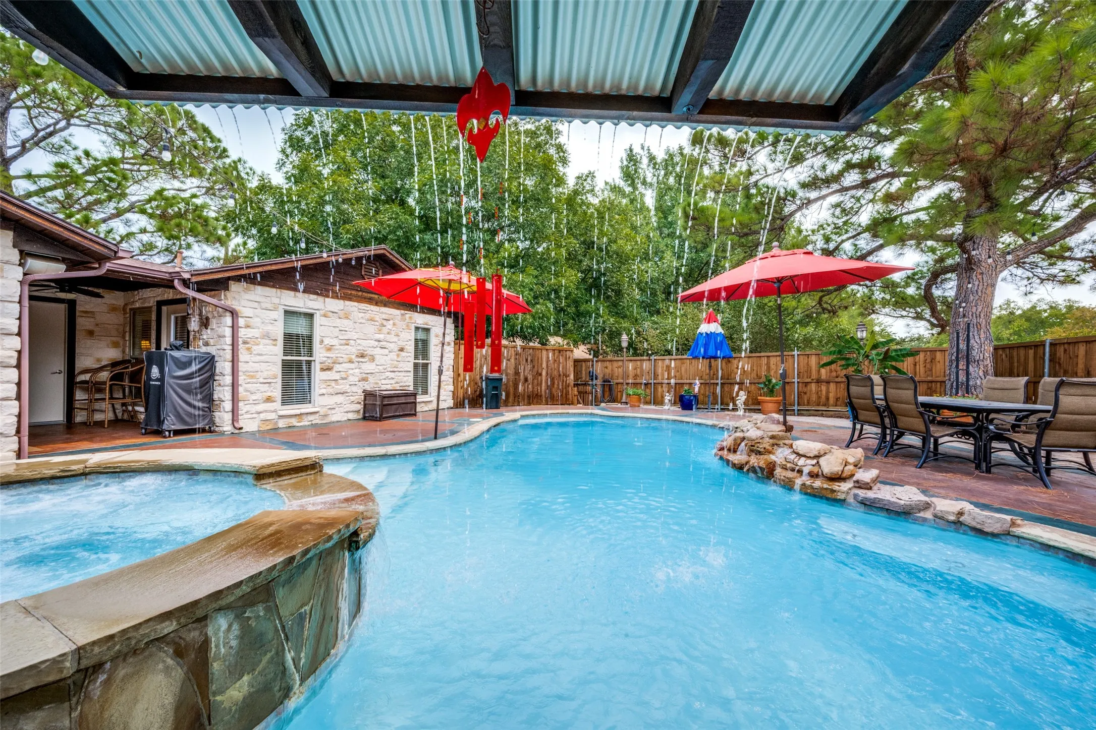 Single Family Residence For Sale in Denton County , 233 Oak Street, Highland Village, Texas 75077, 3 Bedroom, 3 Bathroom, 2 Garage spaces, 2,458 Sqft, built in 1970, mls#21369150, Real Estate Agent in Highland Village, Homes For Sale in Denton county, Homes For Sale in Highland Village, Realtor in Highland Village Texas, Real Estate Brokerage Independent Realty Texas, Luminita Cordes Realtor