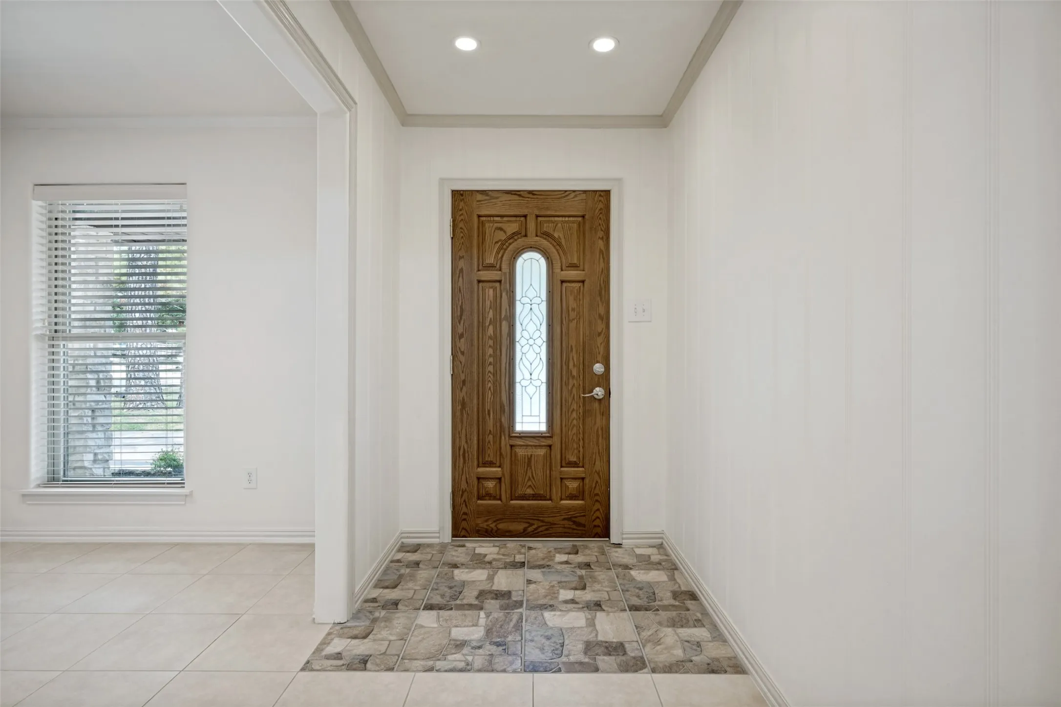 Single Family Residence For Sale in Denton County , 233 Oak Street, Highland Village, Texas 75077, 3 Bedroom, 3 Bathroom, 2 Garage spaces, 2,458 Sqft, built in 1970, mls#21369150, Real Estate Agent in Highland Village, Homes For Sale in Denton county, Homes For Sale in Highland Village, Realtor in Highland Village Texas, Real Estate Brokerage Independent Realty Texas, Luminita Cordes Realtor