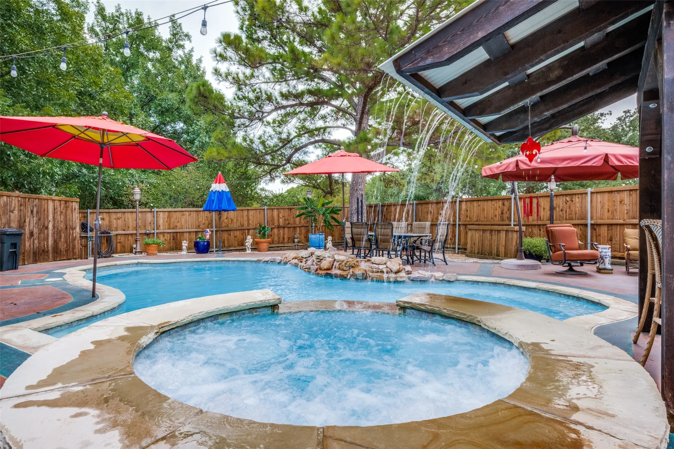Single Family Residence For Sale in Denton County , 233 Oak Street, Highland Village, Texas 75077, 3 Bedroom, 3 Bathroom, 2 Garage spaces, 2,458 Sqft, built in 1970, mls#21369150, Real Estate Agent in Highland Village, Homes For Sale in Denton county, Homes For Sale in Highland Village, Realtor in Highland Village Texas, Real Estate Brokerage Independent Realty Texas, Luminita Cordes Realtor