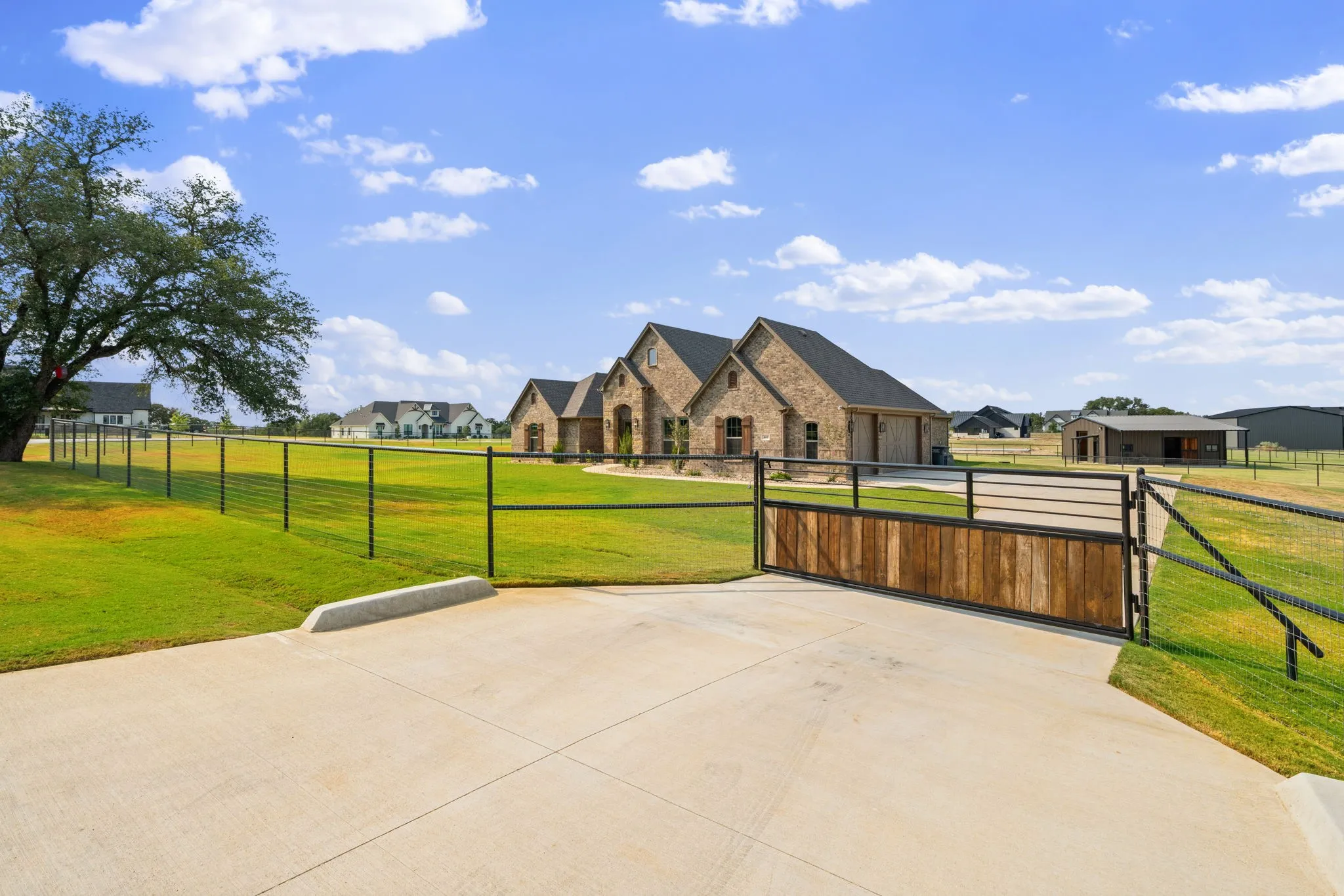 Single Family Residence For Sale in Parker County , 460 Royal Santana Run, Weatherford, Texas 76087, 4 Bedroom, 3 Bathroom, 3 Garage spaces, 3,050 Sqft, built in 2024, mls#21369769, Real Estate Agent in Weatherford, Homes For Sale in Parker county, Homes For Sale in Weatherford, Realtor in Weatherford Texas, Real Estate Brokerage Independent Realty Texas, Luminita Cordes Realtor