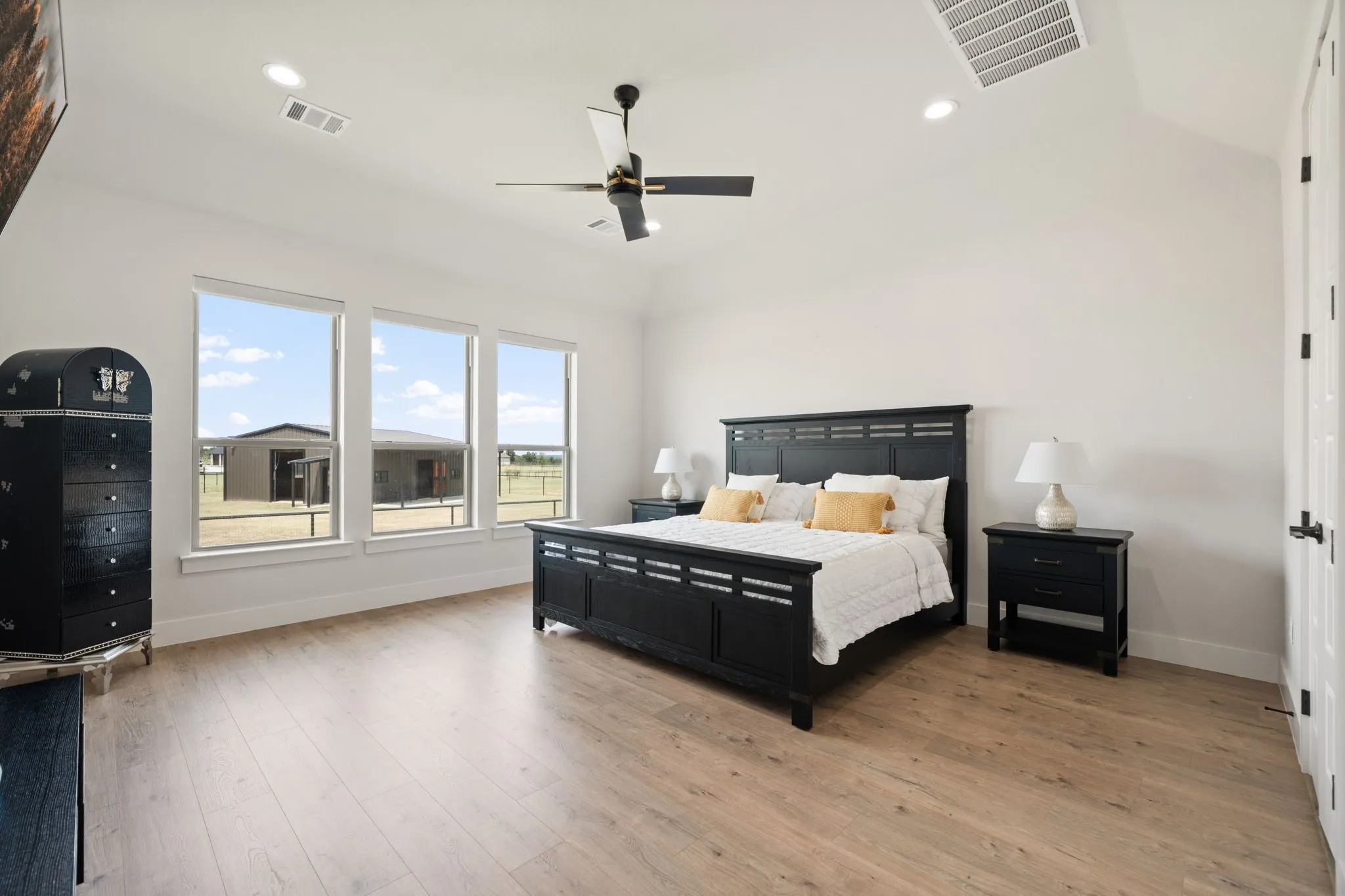 Single Family Residence For Sale in Parker County , 460 Royal Santana Run, Weatherford, Texas 76087, 4 Bedroom, 3 Bathroom, 3 Garage spaces, 3,050 Sqft, built in 2024, mls#21369769, Real Estate Agent in Weatherford, Homes For Sale in Parker county, Homes For Sale in Weatherford, Realtor in Weatherford Texas, Real Estate Brokerage Independent Realty Texas, Luminita Cordes Realtor
