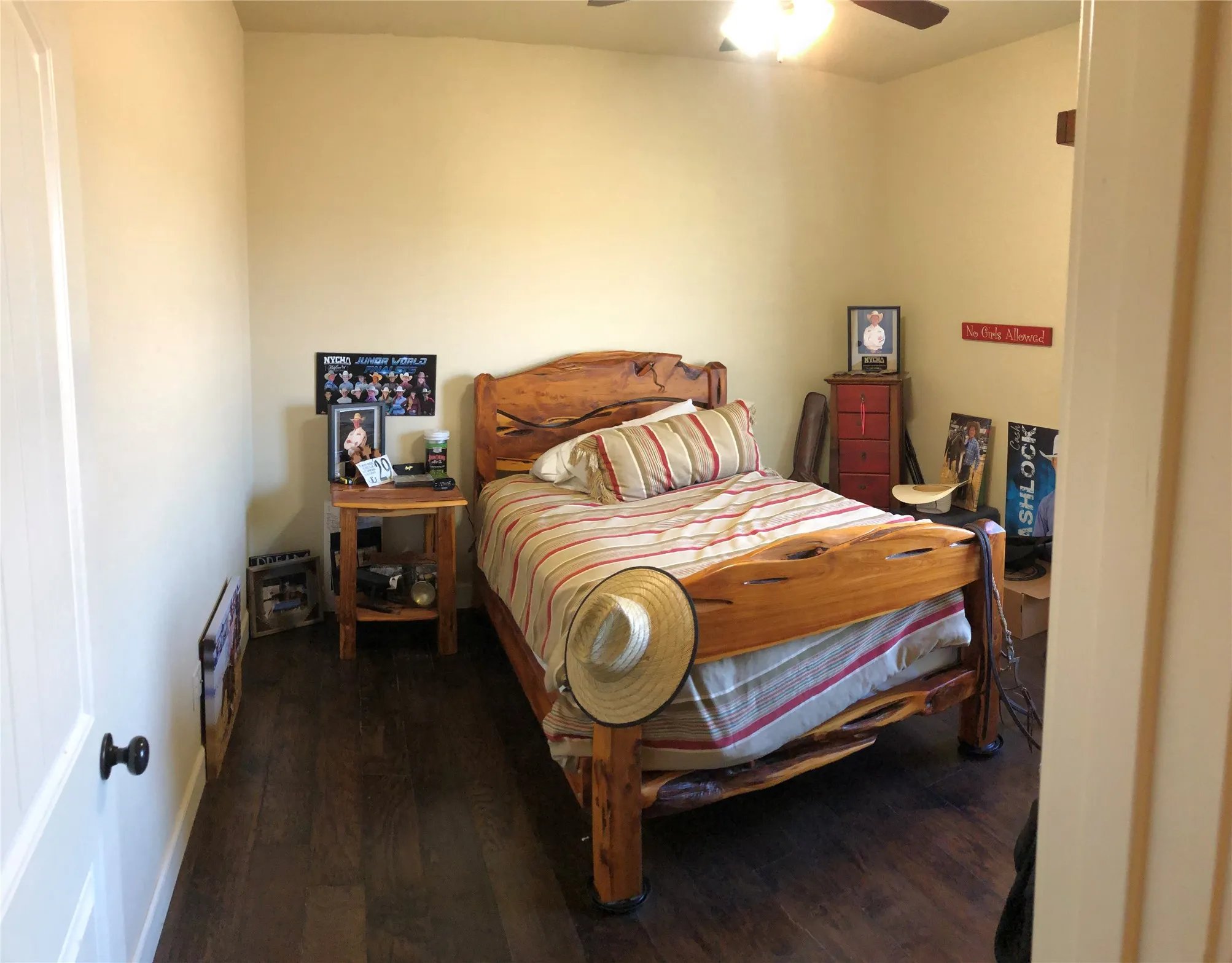 2nd bedroom