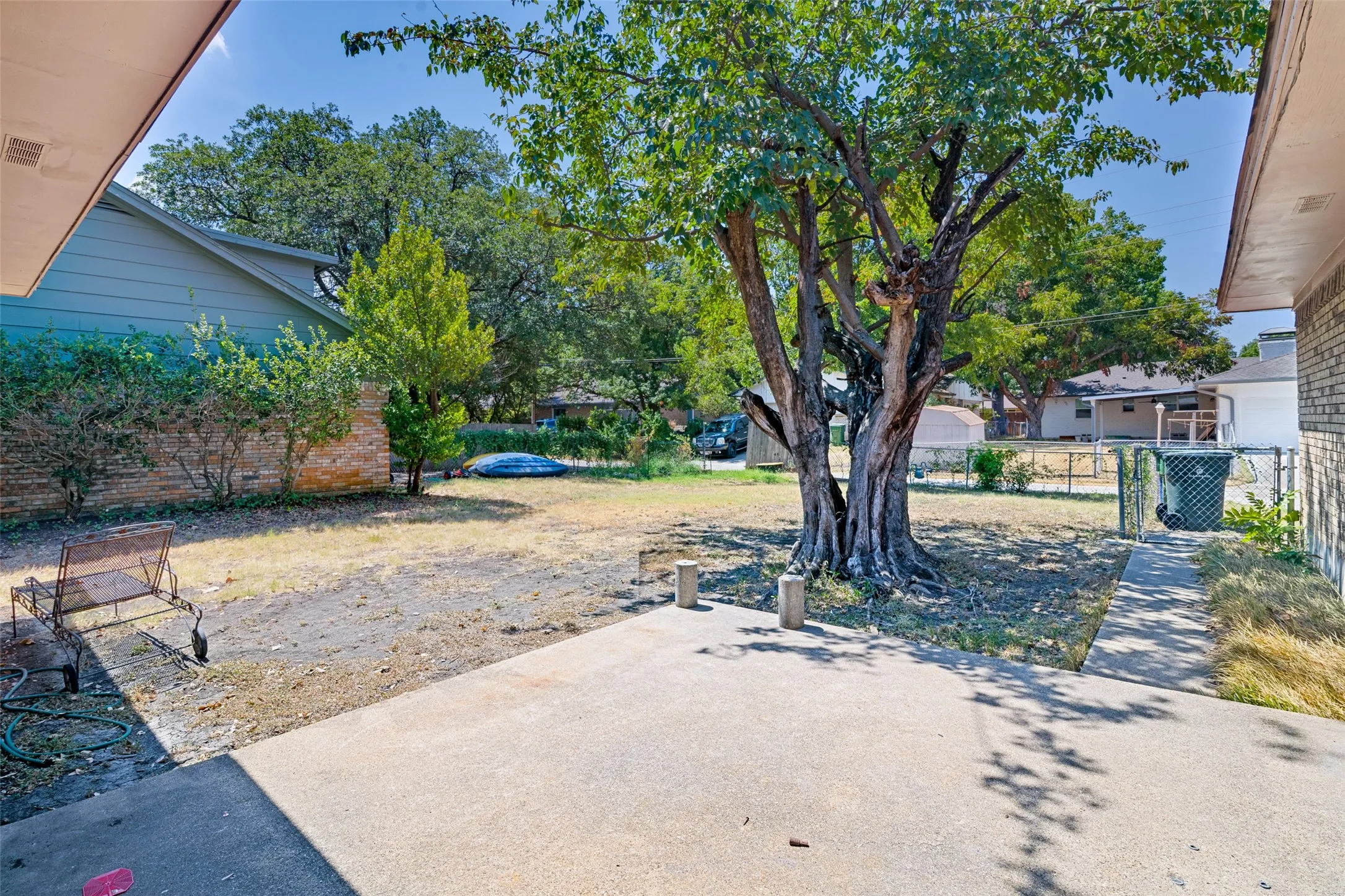 Single Family Residence For Sale in Dallas County , 3913 Mobile Drive, Garland, Texas 75041, 3 Bedroom, 2 Bathroom, 2 Garage spaces, 1,738 Sqft, built in 1967, mls#21370960, Real Estate Agent in Garland, Homes For Sale in Dallas county, Homes For Sale in Garland, Realtor in Garland Texas, Real Estate Brokerage Independent Realty Texas, Luminita Cordes Realtor