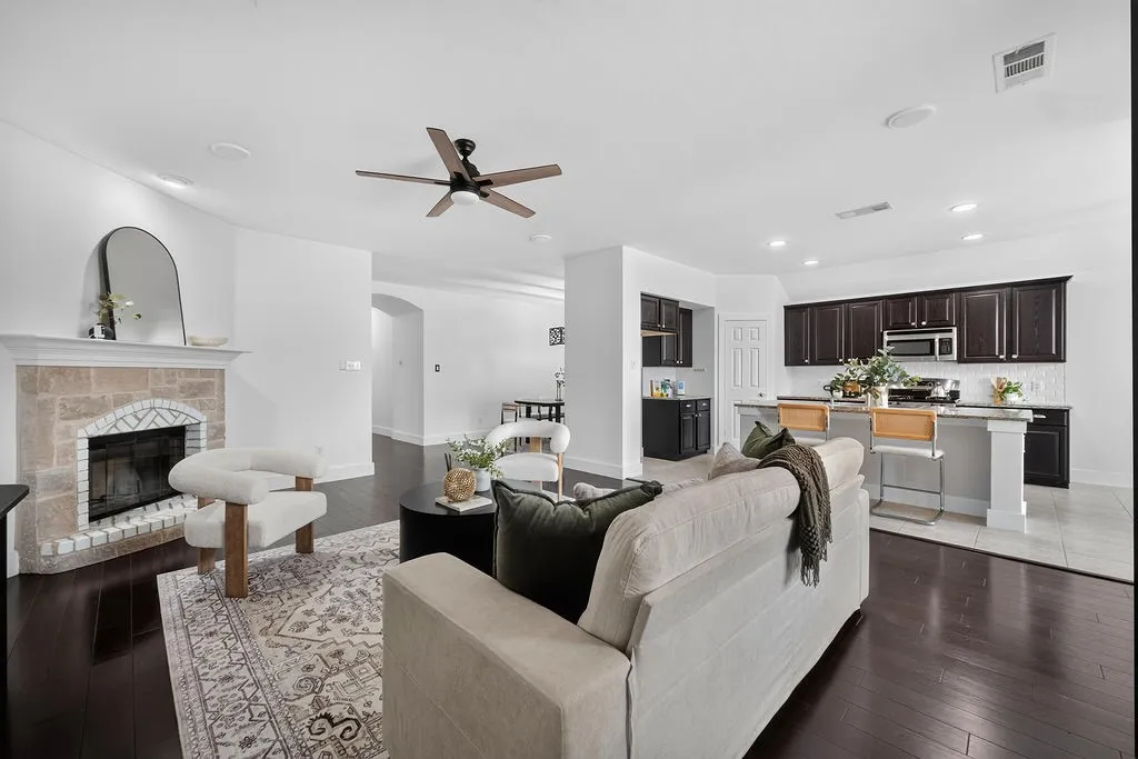Single Family Residence For Sale in Collin County , 605 Stableford Street, Celina, Texas 75009, 4 Bedroom, 3 Bathroom, 2 Garage spaces, 2,123 Sqft, built in 2015, mls#21369398, Real Estate Agent in Celina, Homes For Sale in Collin county, Homes For Sale in Celina, Realtor in Celina Texas, Real Estate Brokerage Independent Realty Texas, Luminita Cordes Realtor