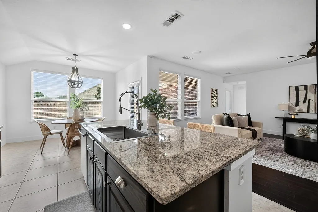 Single Family Residence For Sale in Collin County , 605 Stableford Street, Celina, Texas 75009, 4 Bedroom, 3 Bathroom, 2 Garage spaces, 2,123 Sqft, built in 2015, mls#21369398, Real Estate Agent in Celina, Homes For Sale in Collin county, Homes For Sale in Celina, Realtor in Celina Texas, Real Estate Brokerage Independent Realty Texas, Luminita Cordes Realtor