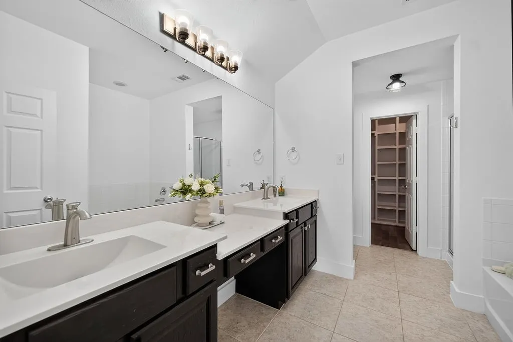 Single Family Residence For Sale in Collin County , 605 Stableford Street, Celina, Texas 75009, 4 Bedroom, 3 Bathroom, 2 Garage spaces, 2,123 Sqft, built in 2015, mls#21369398, Real Estate Agent in Celina, Homes For Sale in Collin county, Homes For Sale in Celina, Realtor in Celina Texas, Real Estate Brokerage Independent Realty Texas, Luminita Cordes Realtor