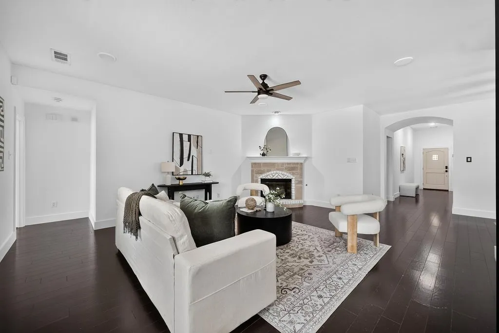 Single Family Residence For Sale in Collin County , 605 Stableford Street, Celina, Texas 75009, 4 Bedroom, 3 Bathroom, 2 Garage spaces, 2,123 Sqft, built in 2015, mls#21369398, Real Estate Agent in Celina, Homes For Sale in Collin county, Homes For Sale in Celina, Realtor in Celina Texas, Real Estate Brokerage Independent Realty Texas, Luminita Cordes Realtor