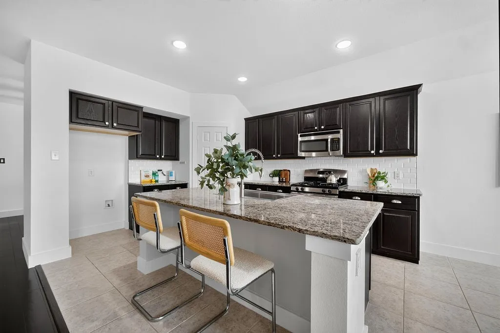 Single Family Residence For Sale in Collin County , 605 Stableford Street, Celina, Texas 75009, 4 Bedroom, 3 Bathroom, 2 Garage spaces, 2,123 Sqft, built in 2015, mls#21369398, Real Estate Agent in Celina, Homes For Sale in Collin county, Homes For Sale in Celina, Realtor in Celina Texas, Real Estate Brokerage Independent Realty Texas, Luminita Cordes Realtor