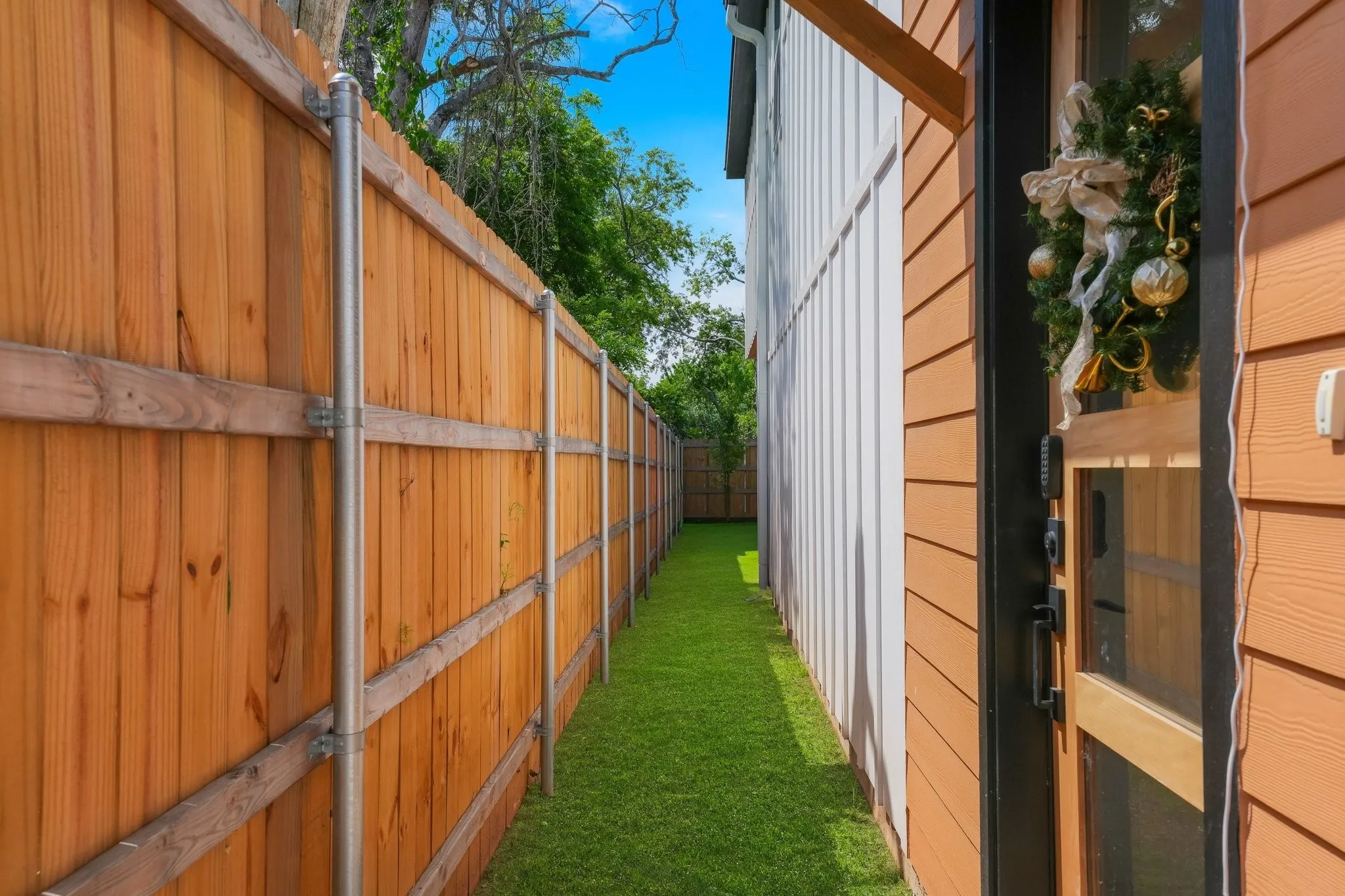 Single Family Residence For Rent in Dallas County , 1908 Duluth Street, Dallas, Texas 75212, 3 Bedroom, 3 Bathroom, 2 Garage spaces, 2,134 Sqft, built in 2025, mls#21364488, Real Estate Agent in Dallas, Homes For Rent in Dallas county, Homes For Rent in Dallas, Realtor in Dallas Texas, Real Estate Brokerage Independent Realty Texas, Luminita Cordes Realtor