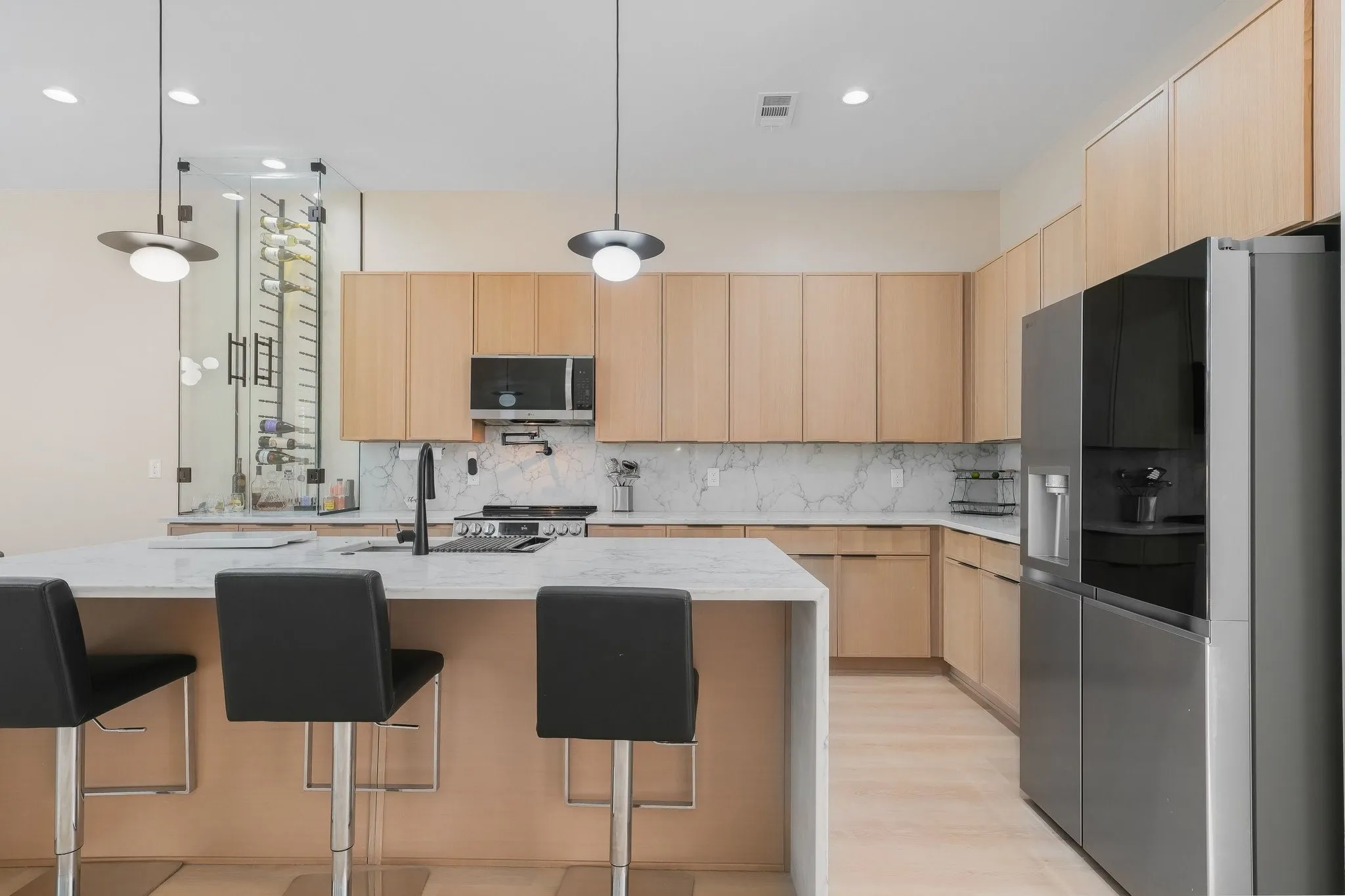 Single Family Residence For Rent in Dallas County , 1908 Duluth Street, Dallas, Texas 75212, 3 Bedroom, 3 Bathroom, 2 Garage spaces, 2,134 Sqft, built in 2025, mls#21364488, Real Estate Agent in Dallas, Homes For Rent in Dallas county, Homes For Rent in Dallas, Realtor in Dallas Texas, Real Estate Brokerage Independent Realty Texas, Luminita Cordes Realtor