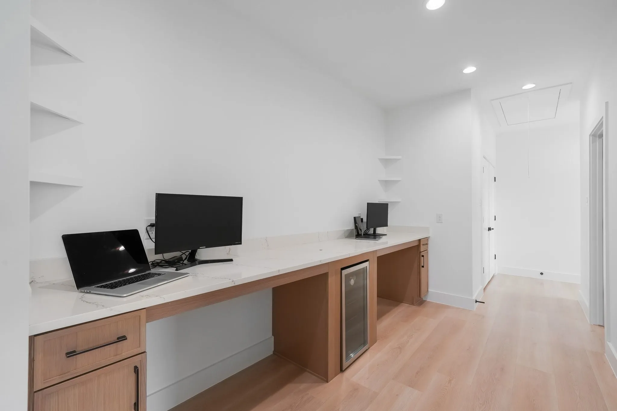 Single Family Residence For Rent in Dallas County , 1908 Duluth Street, Dallas, Texas 75212, 3 Bedroom, 3 Bathroom, 2 Garage spaces, 2,134 Sqft, built in 2025, mls#21364488, Real Estate Agent in Dallas, Homes For Rent in Dallas county, Homes For Rent in Dallas, Realtor in Dallas Texas, Real Estate Brokerage Independent Realty Texas, Luminita Cordes Realtor
