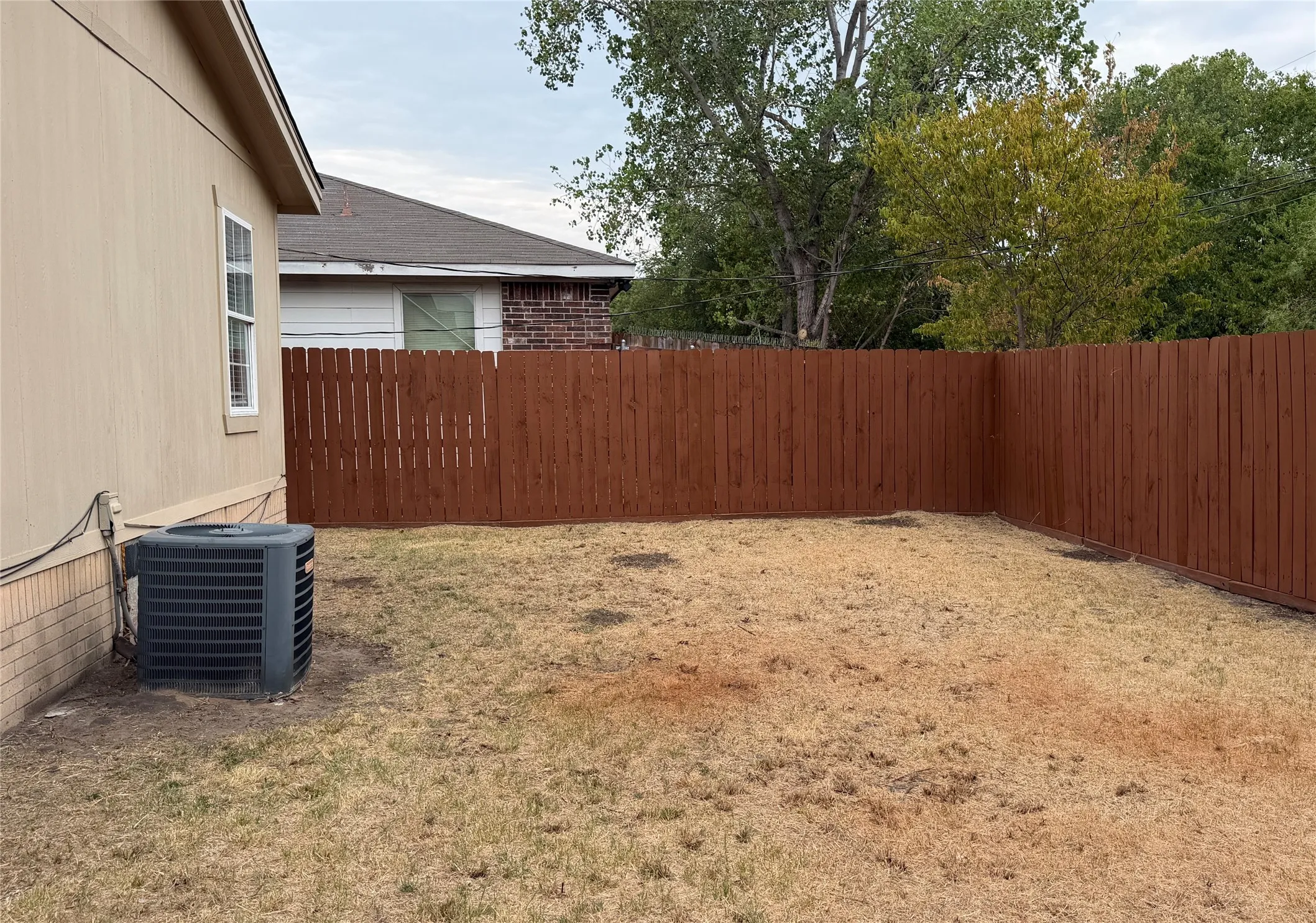 Single Family Residence For Rent in Dallas County , 13755 Biggs Street, Dallas, Texas 75253, 3 Bedroom, 2 Bathroom, Garage spaces, 1,195 Sqft, built in 2001, mls#21370989, Real Estate Agent in Dallas, Homes For Rent in Dallas county, Homes For Rent in Dallas, Realtor in Dallas Texas, Real Estate Brokerage Independent Realty Texas, Luminita Cordes Realtor
